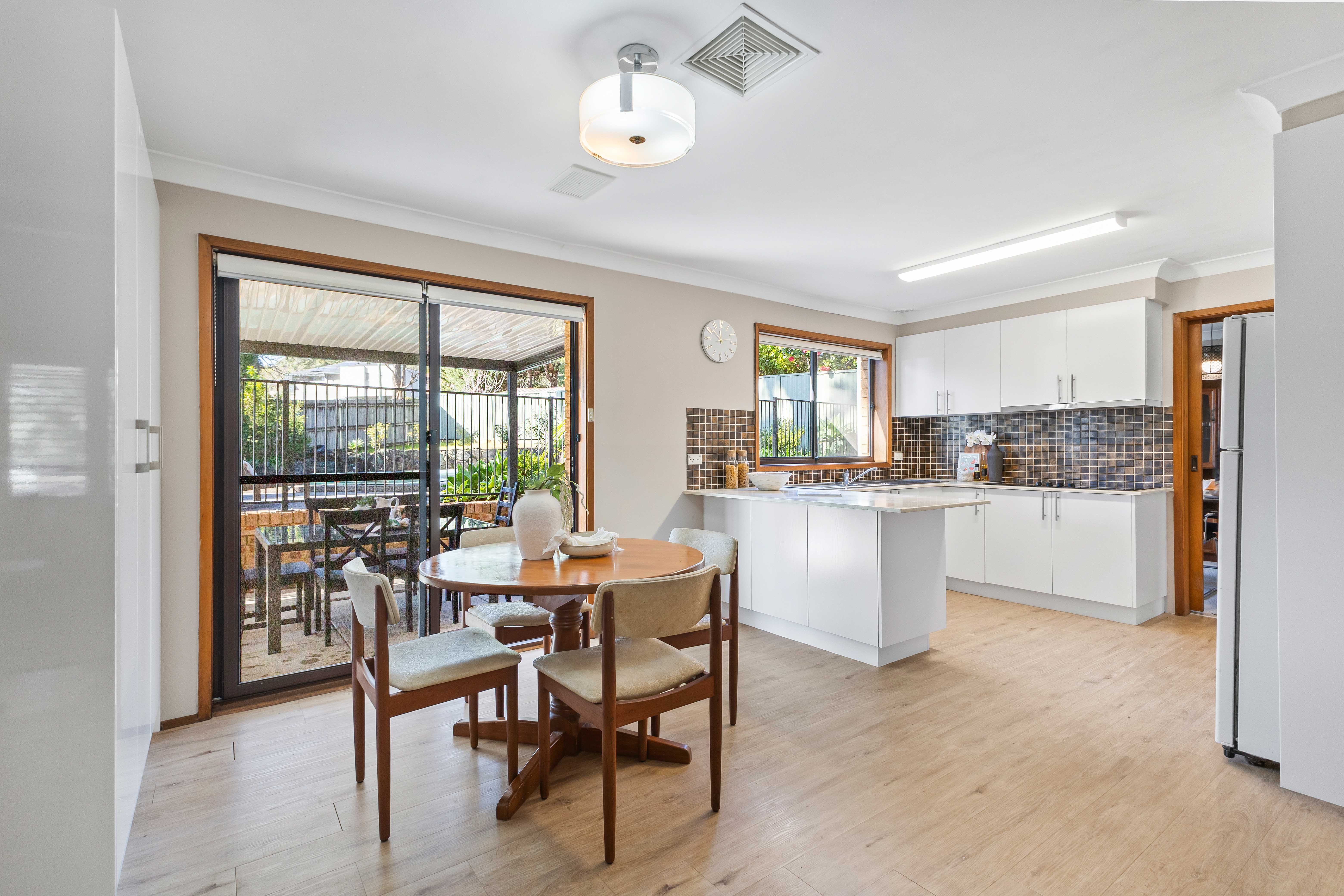 1 Lutanda Close — photo 4 of 8
