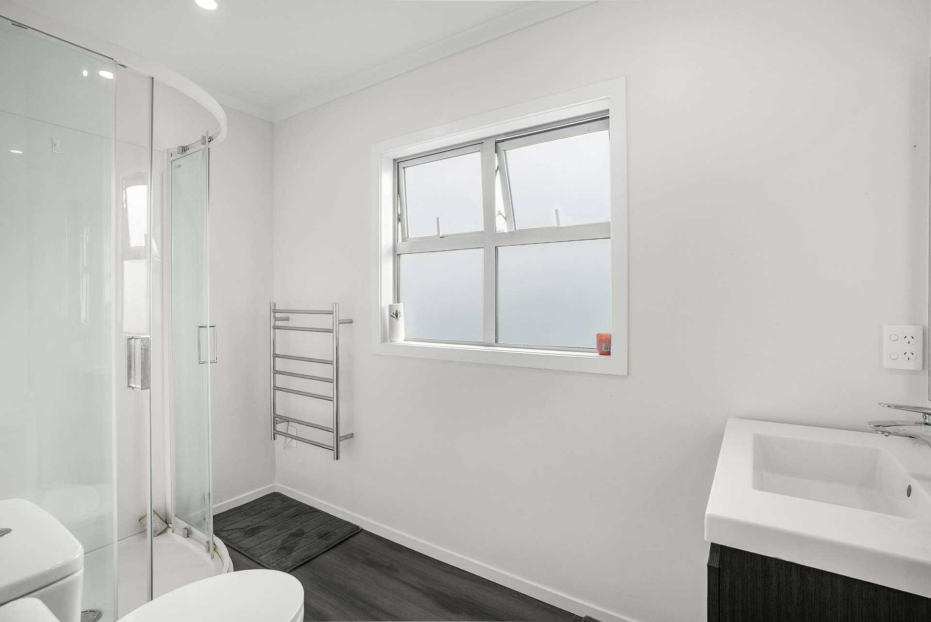 12 Ronalds Way photo 10