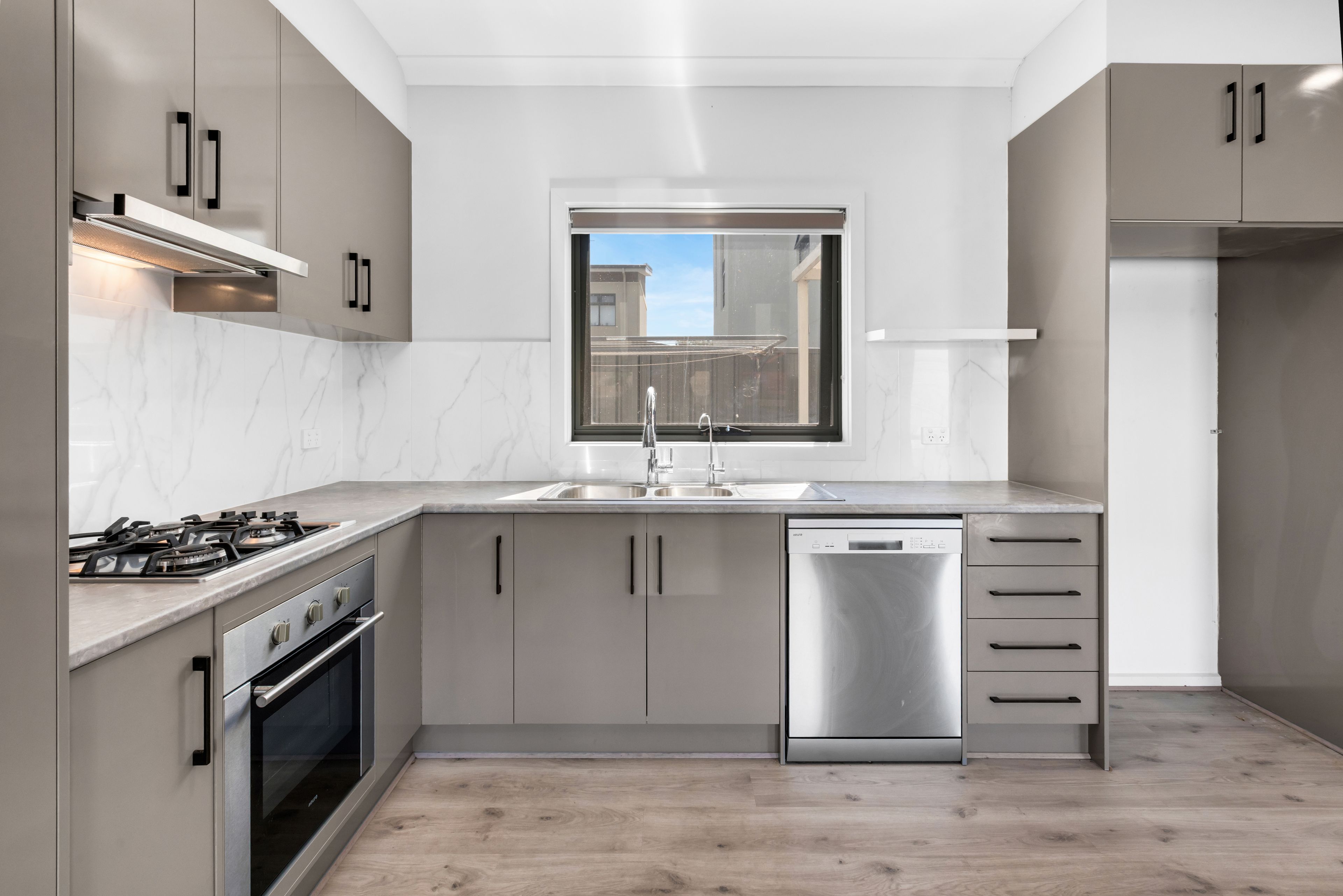 4 Wyong Crescent — photo 4 of 22