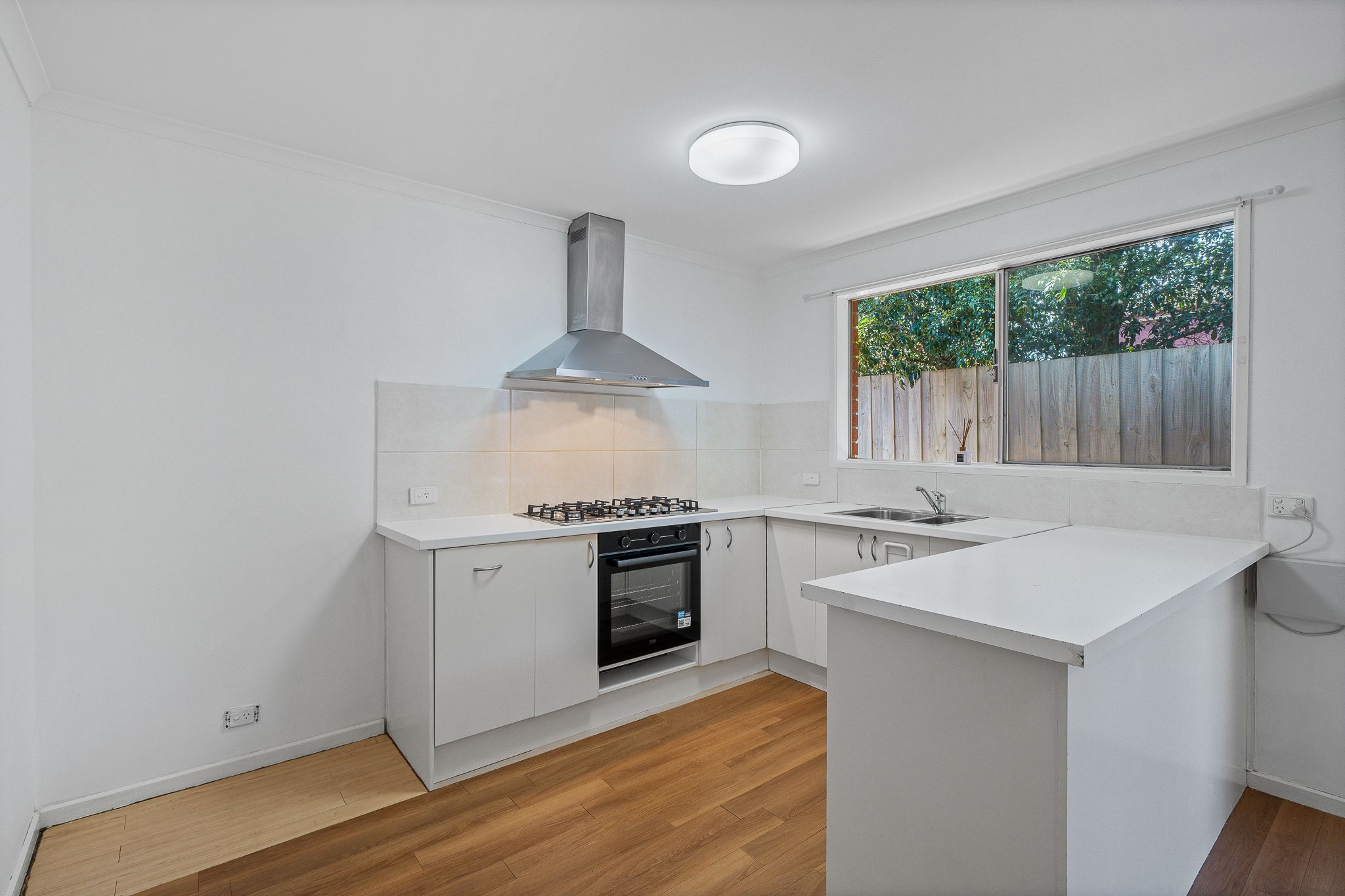 2/16 Jacinta Drive, Cranbourne West, VIC 3977