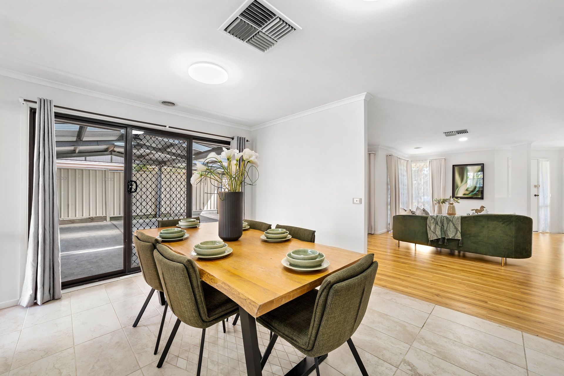 12 Rebecca Court — photo 5 of 17