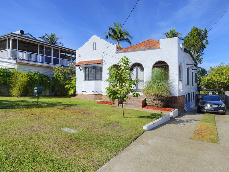 69 Lewis Street, CAMP HILL QLD 4152