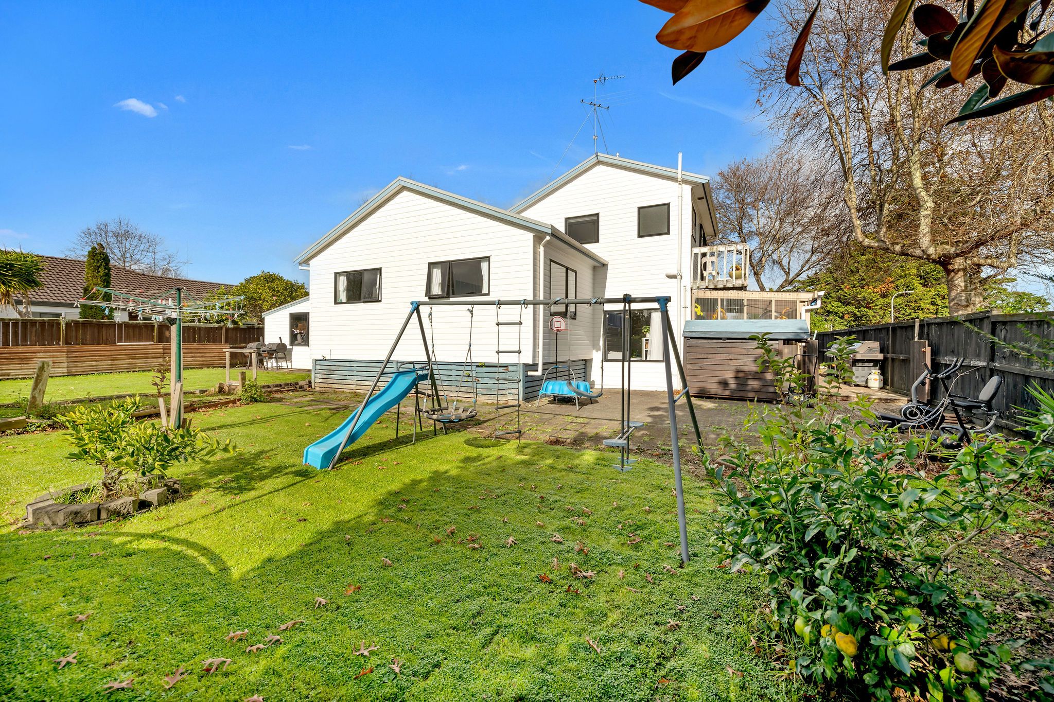 196 Cascades Road, Pakuranga Heights – sold by Team Eric Wu, Ray White Botany