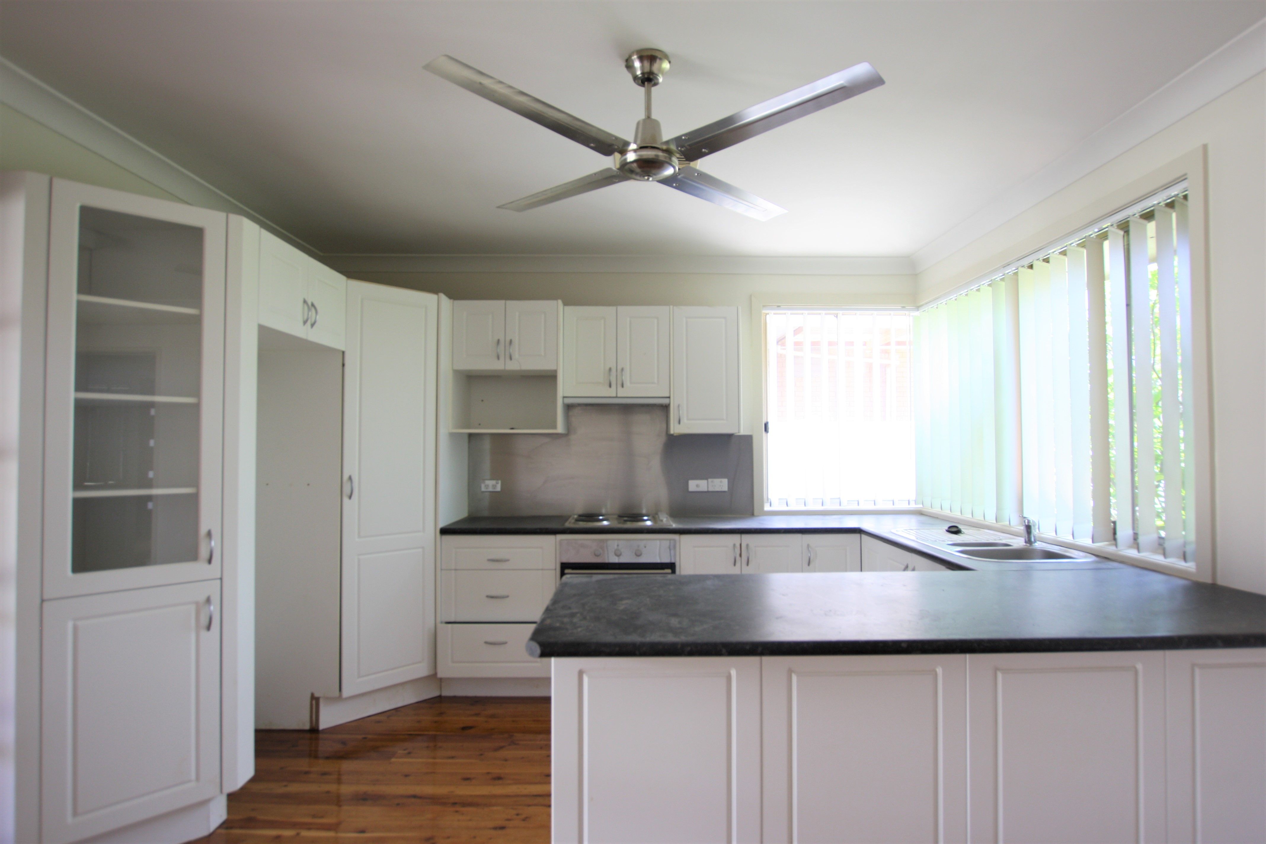 16 Macquarie Avenue, Leumeah, NSW 2560