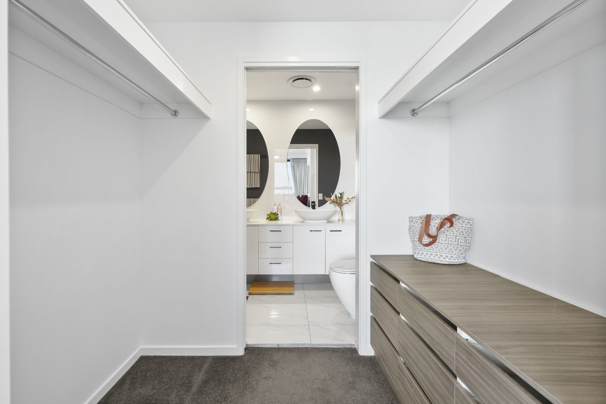 3405/5 Harbour Side Court — photo 15 of 28