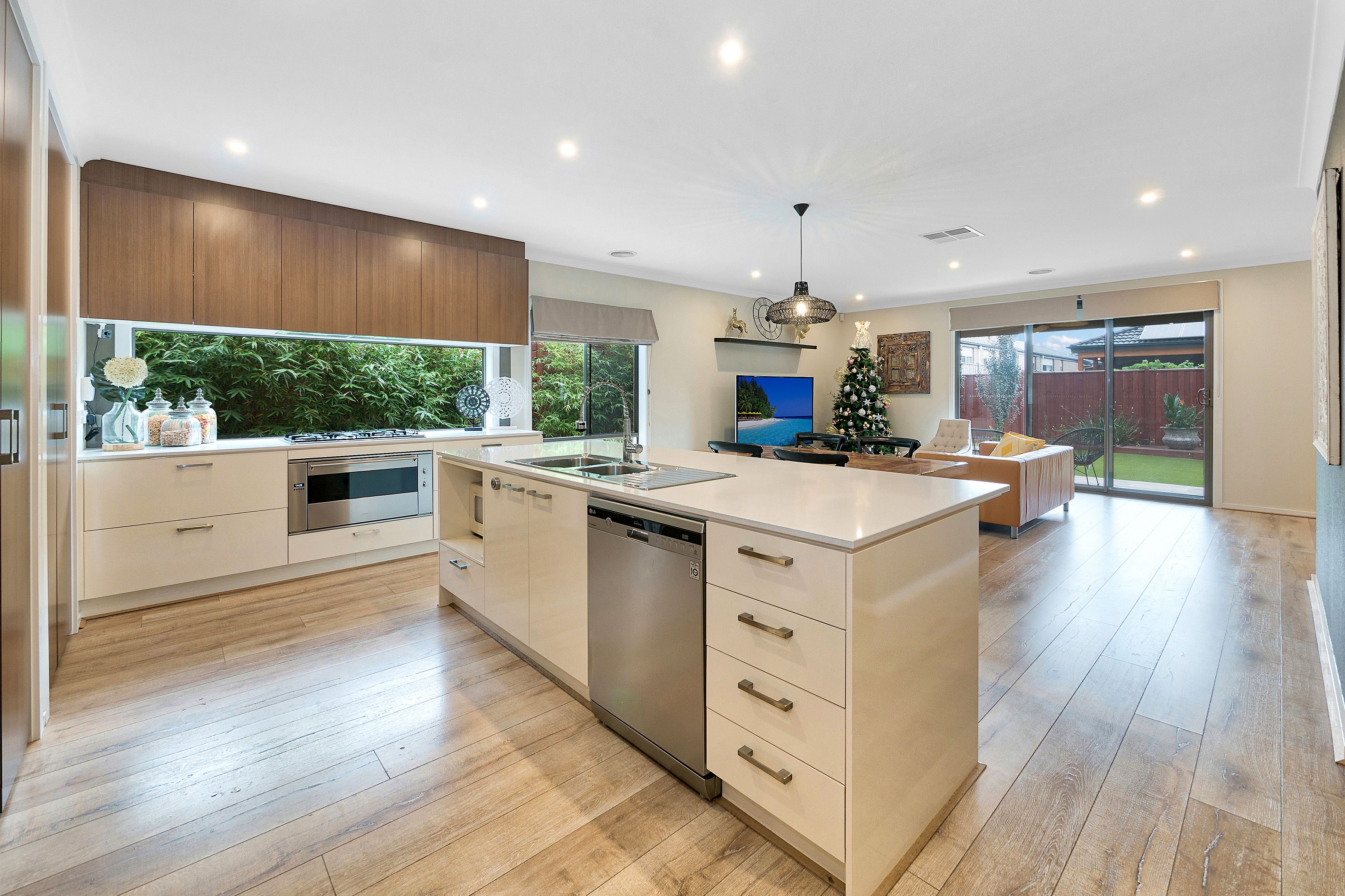 10 Carberry Drive, Clyde North, VIC 3978