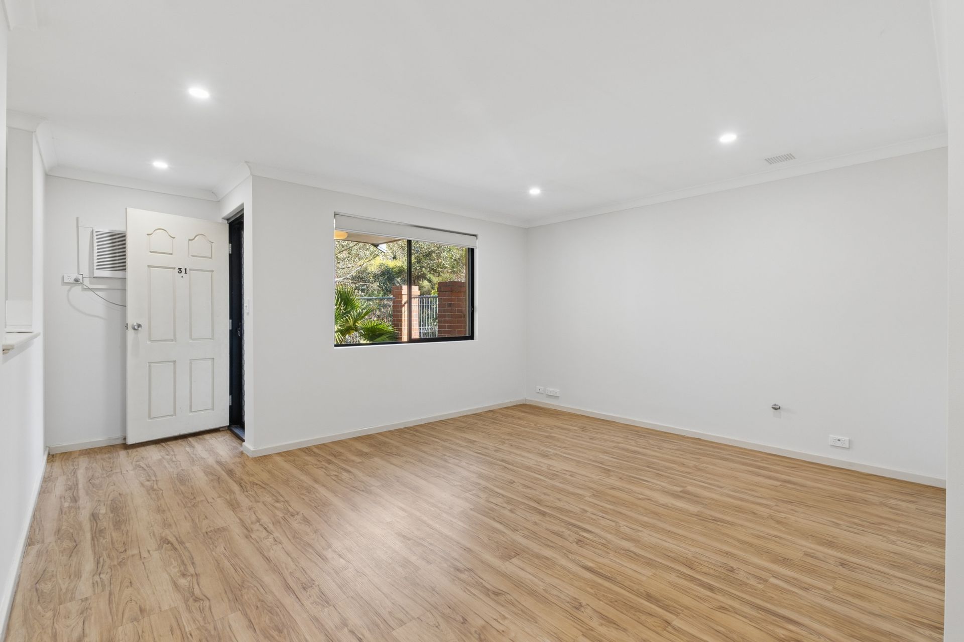 31/11 Elvire Street — photo 3 of 17