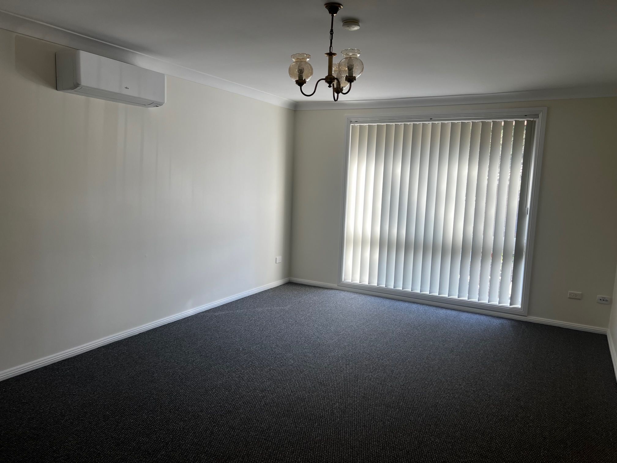 1/8 Clydesdale Drive, Blairmount, NSW 2559