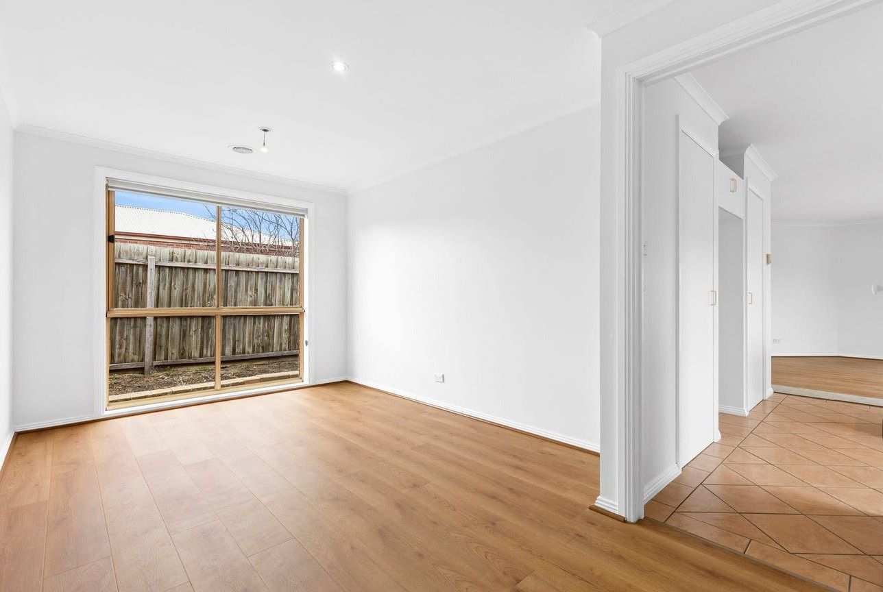 35 Willesden Drive — photo 7 of 18