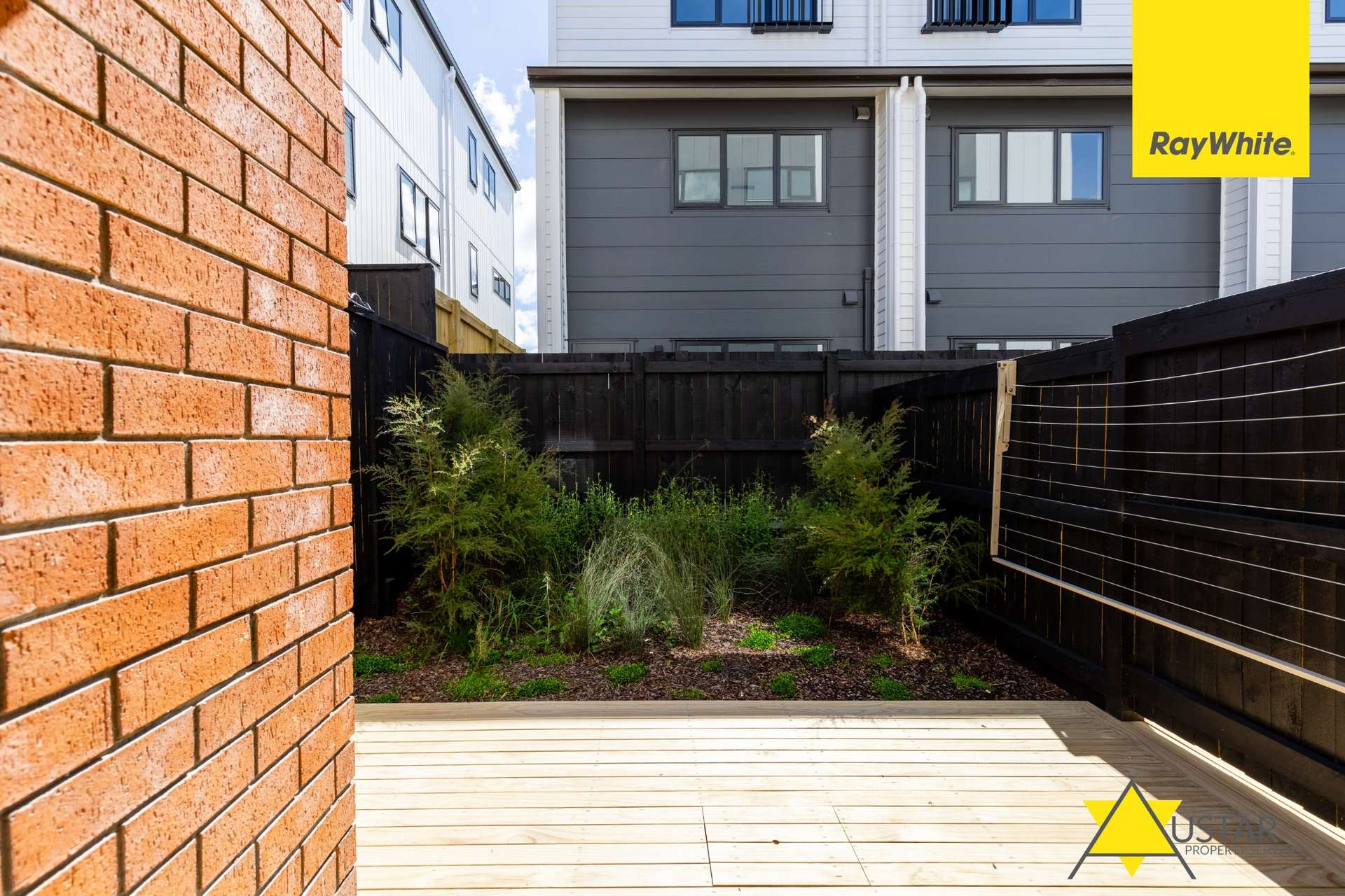 15 Parkwood Avenue photo 12