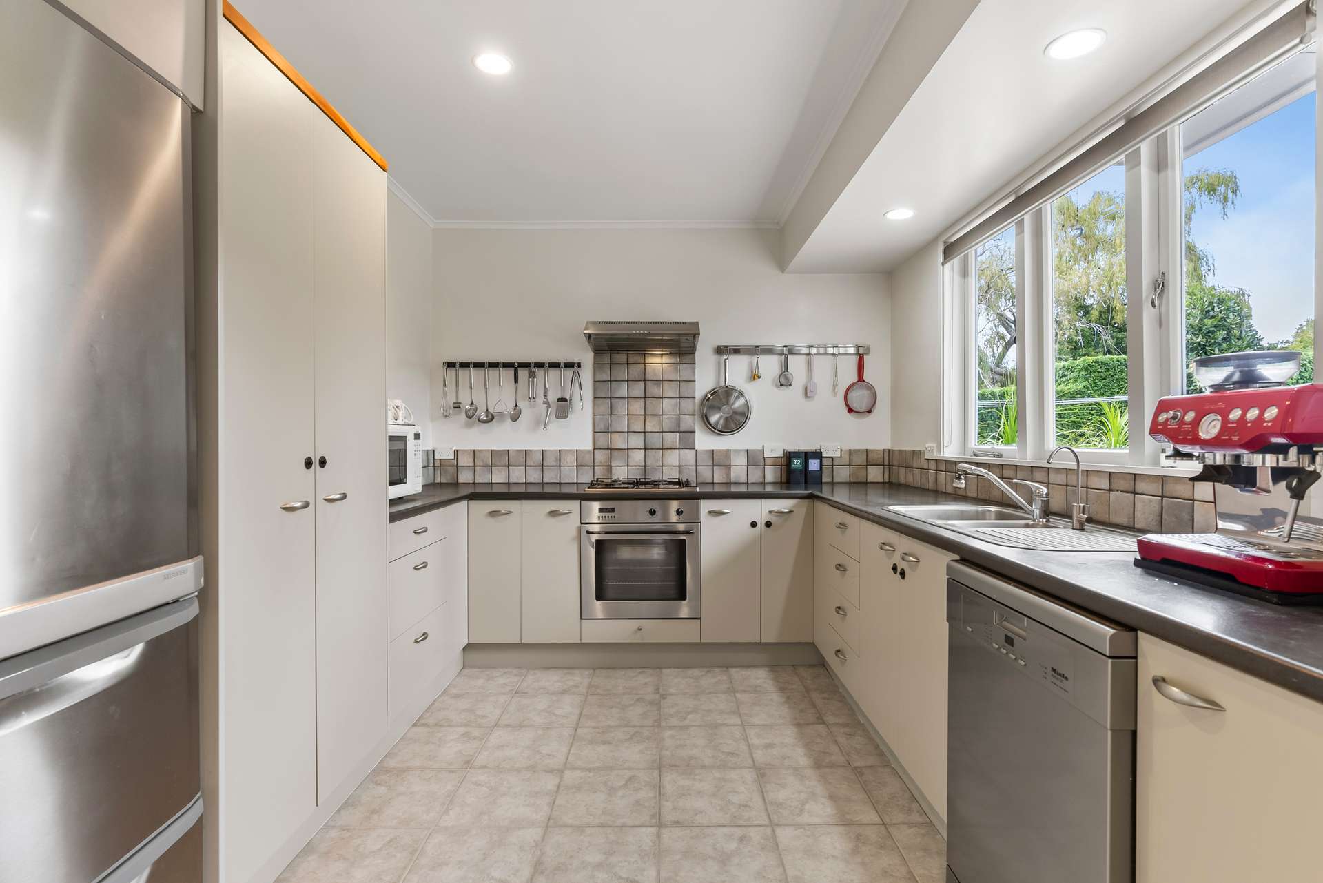 11 Bromley Place photo 5