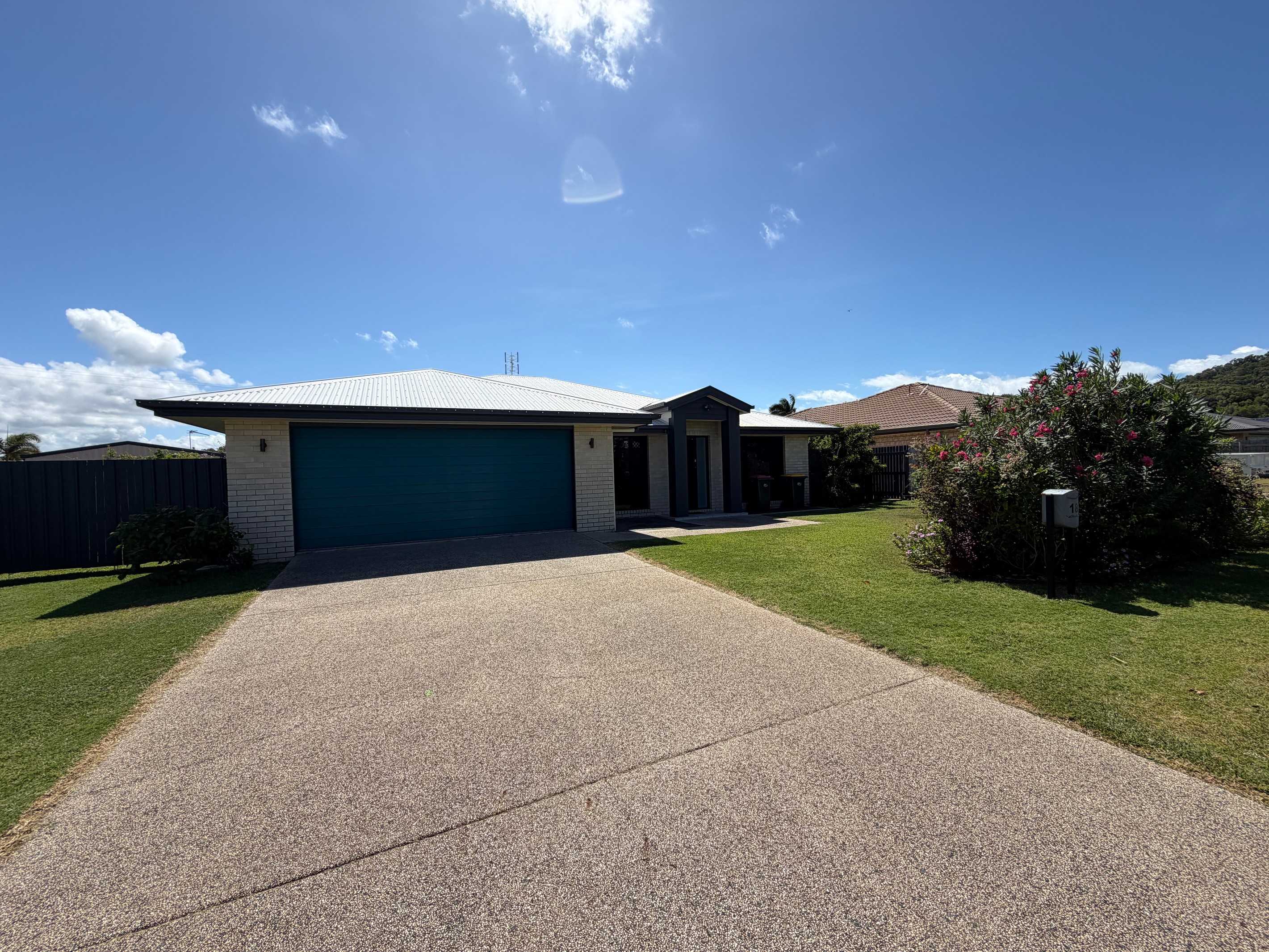 18 Riviera Way, Mulambin, QLD 4703