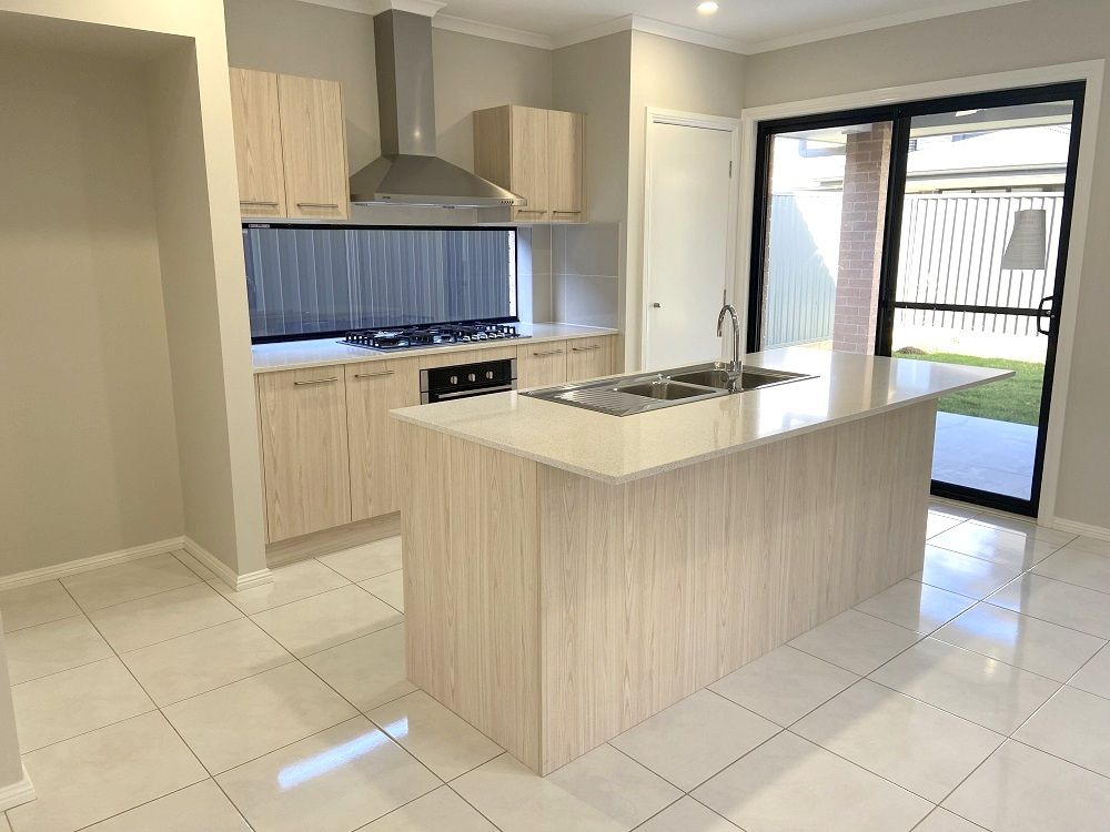 8 Mulvihill Crescent, Denham Court, NSW 2565