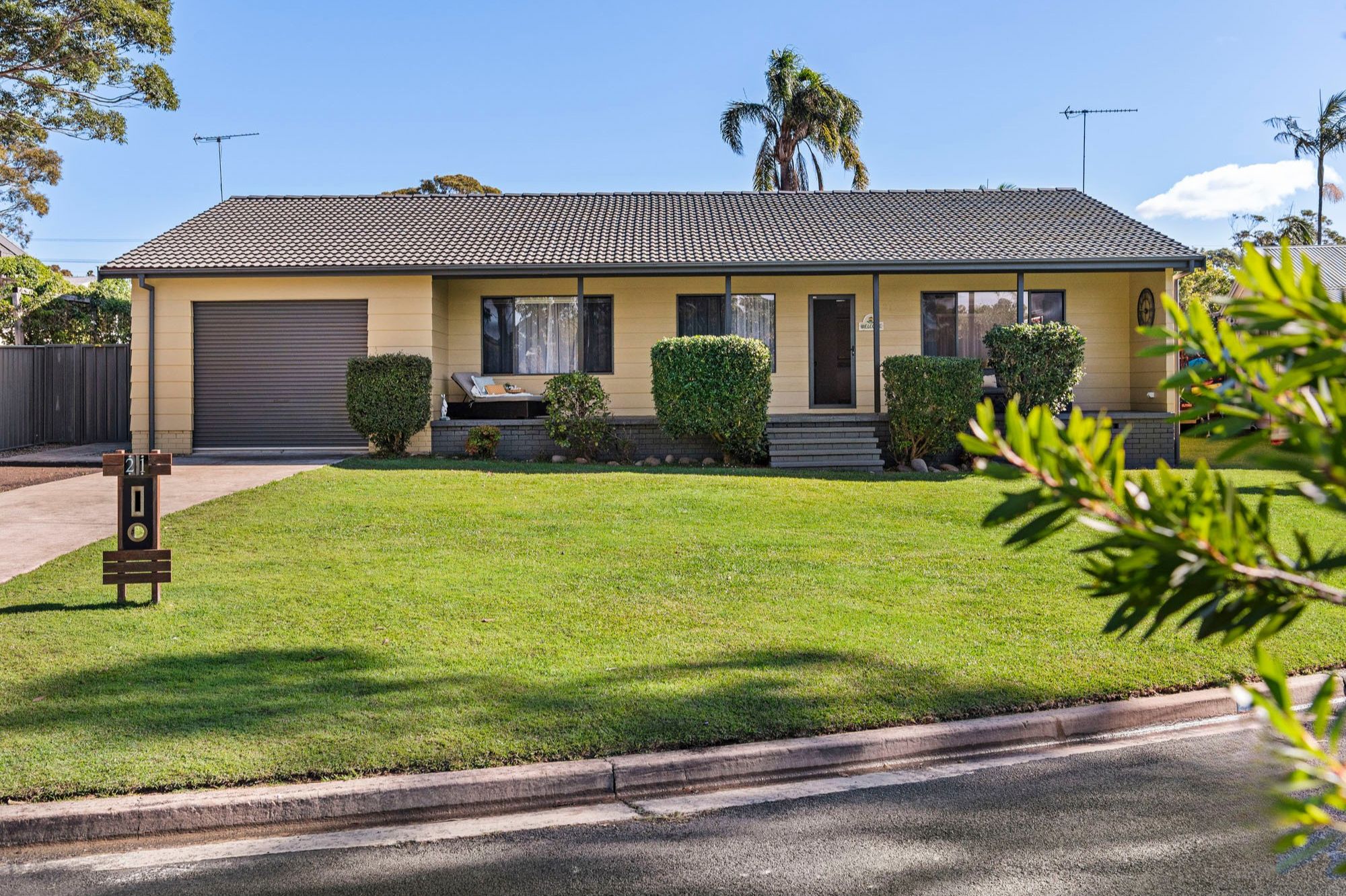 21 Derwent Drive — photo 3 of 27