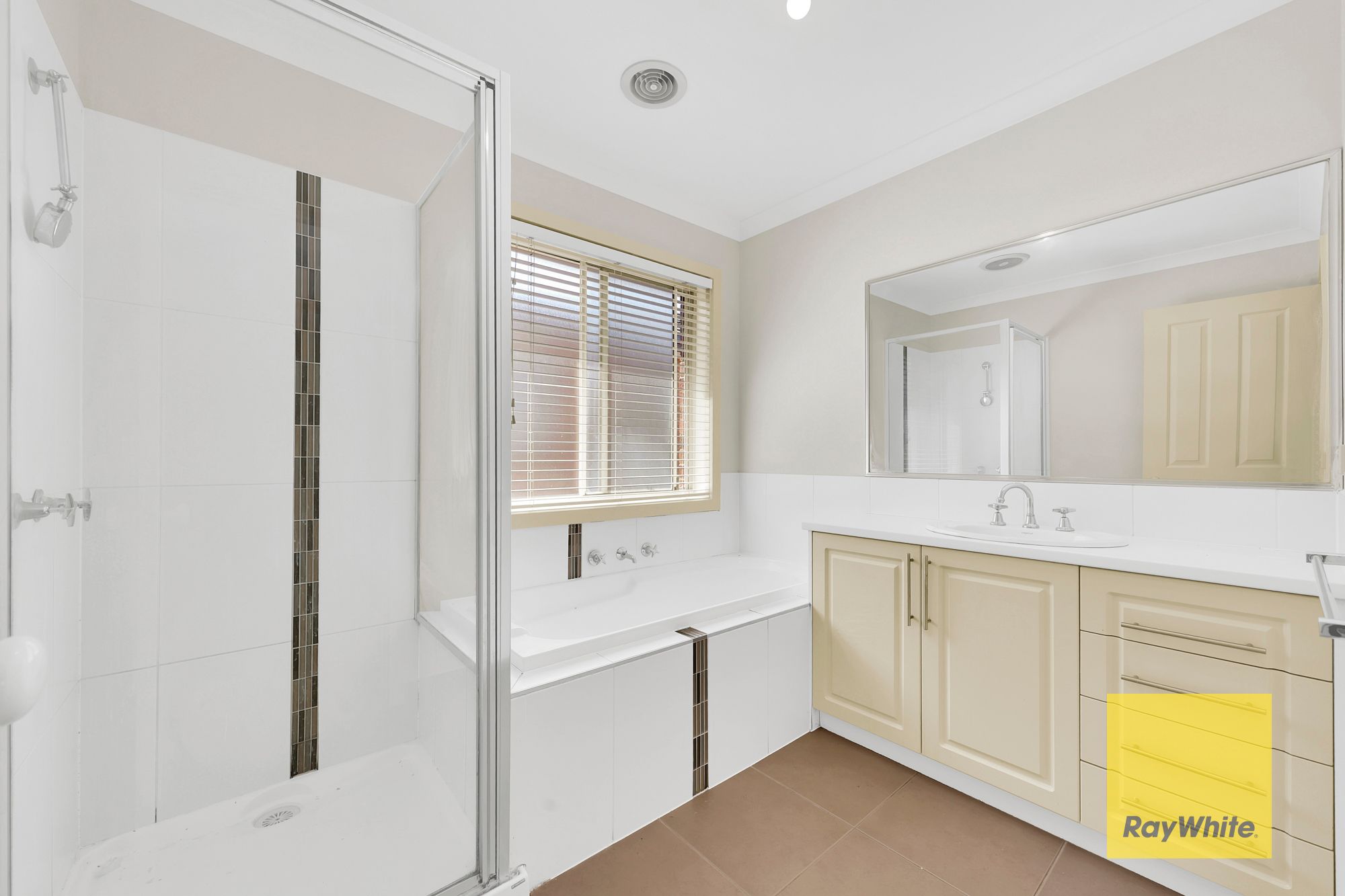 83 Riverdale Boulevard — photo 15 of 23