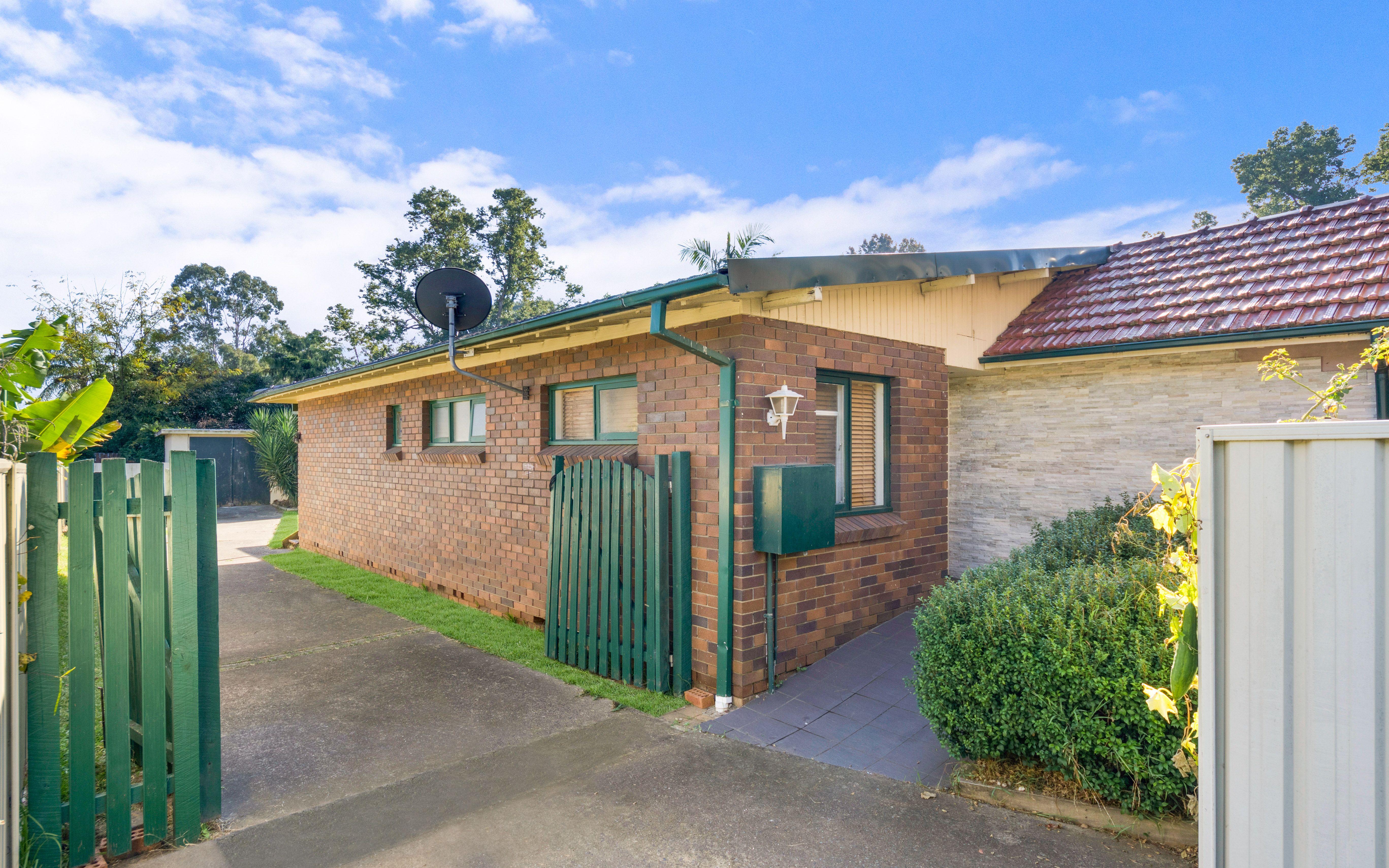2/115 Minto Road, Minto, NSW 2566