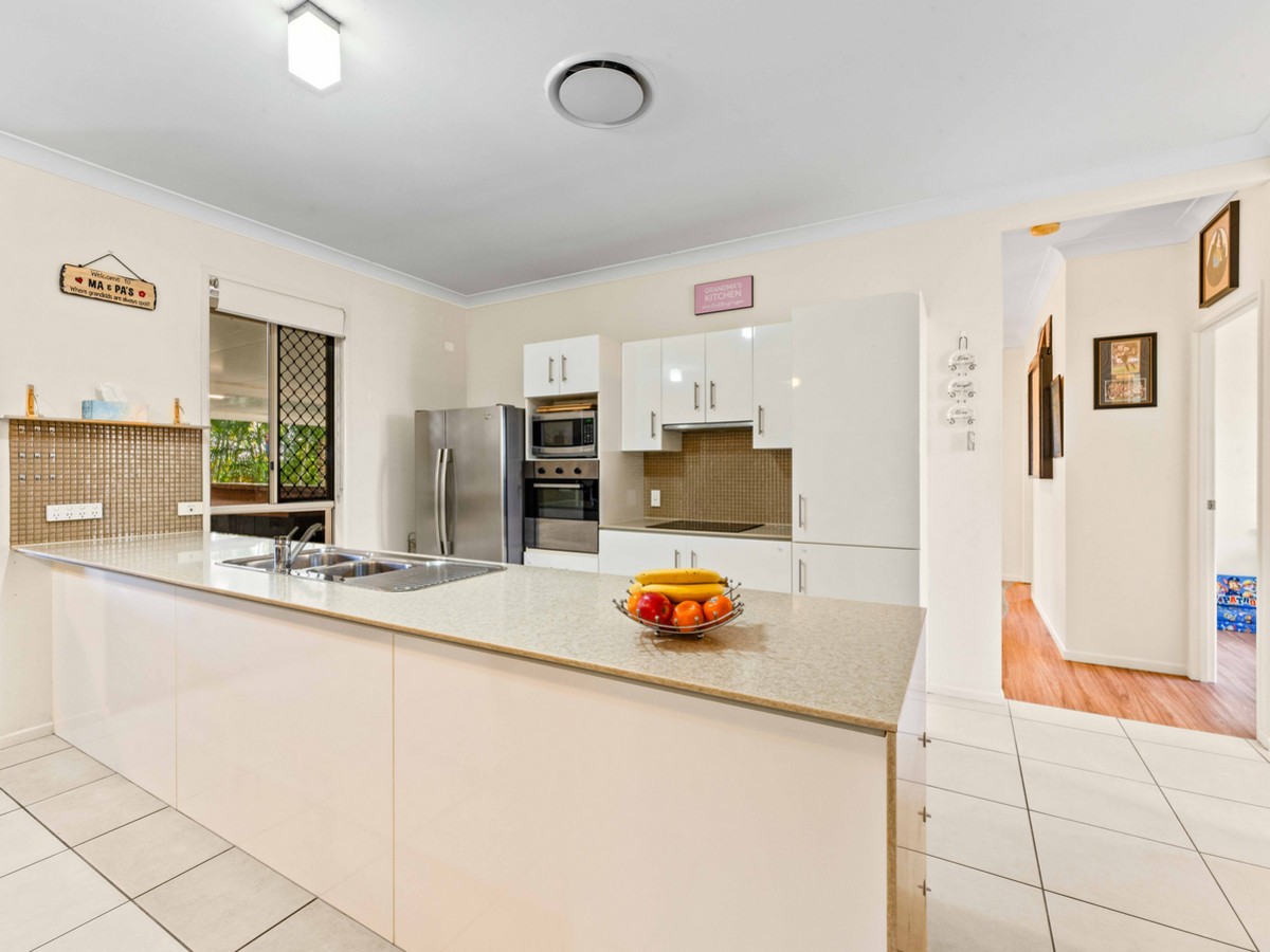 18 Iris Court, Yamanto, QLD 4305