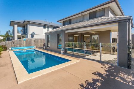 2 Halyard Crescent, Hope Island, QLD 4212