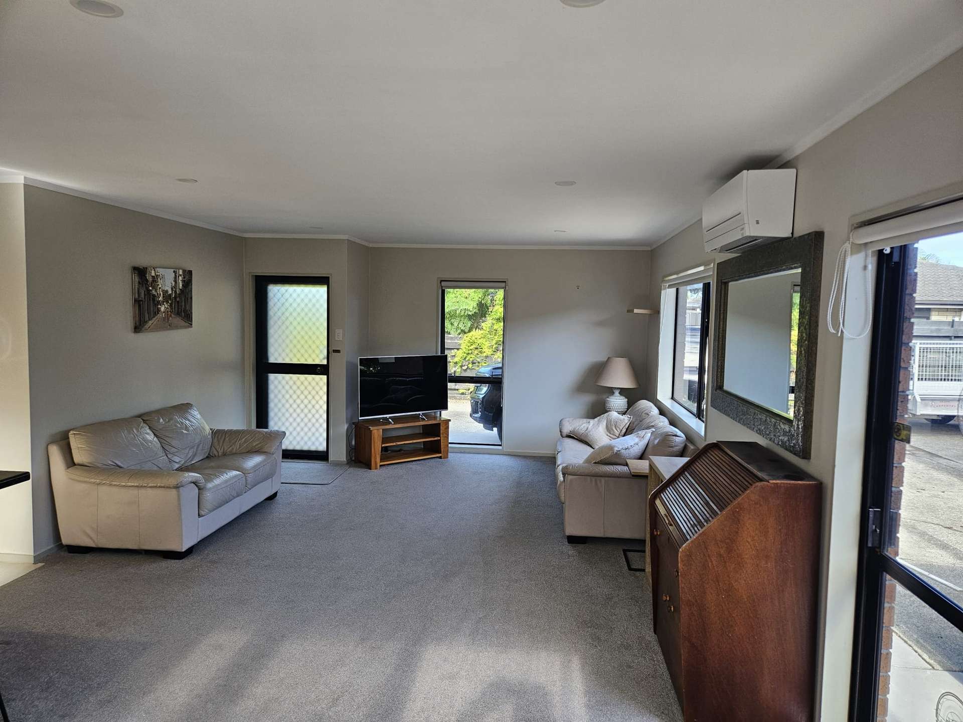 11B Golf Road photo 3