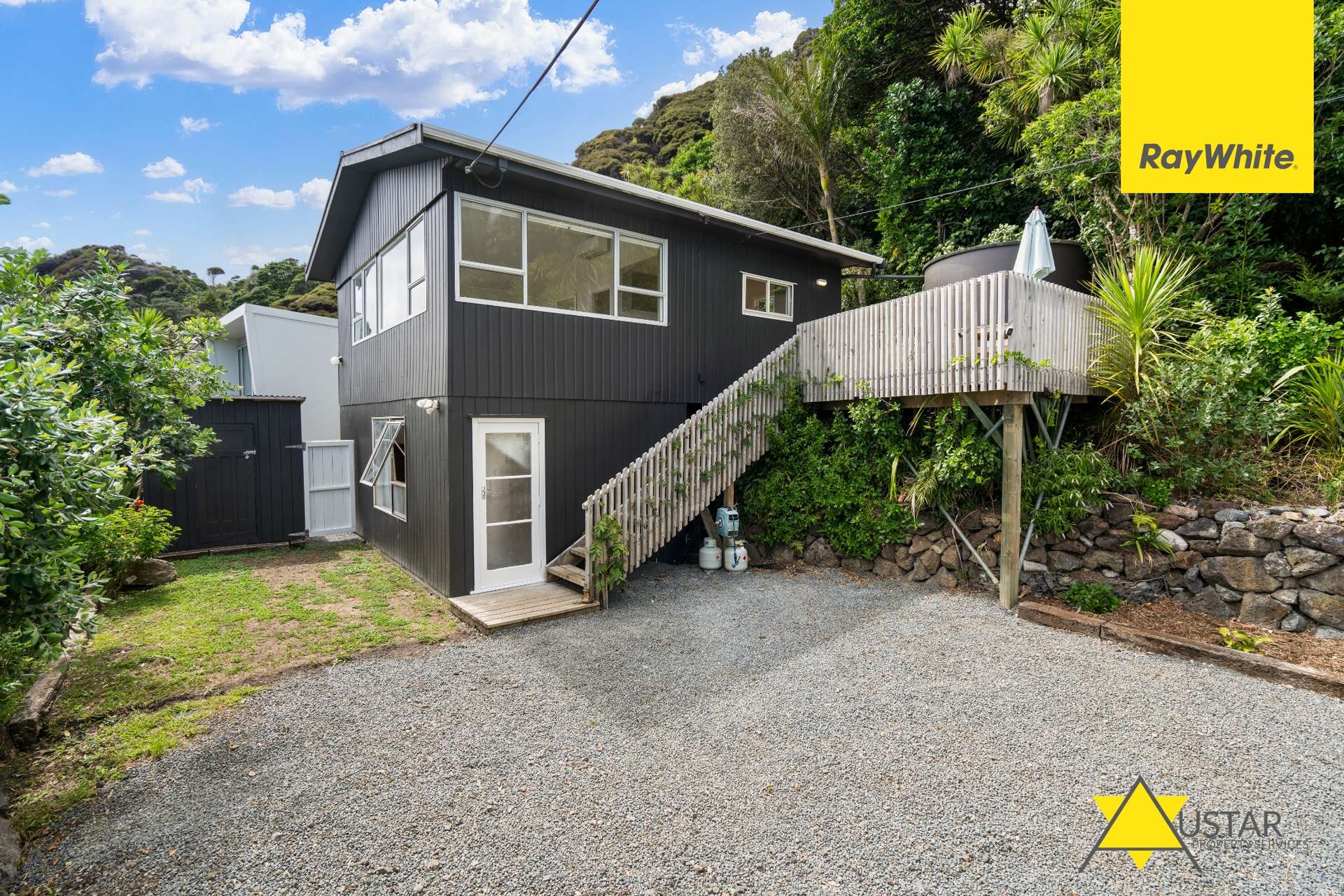 16 Piha Road photo 16