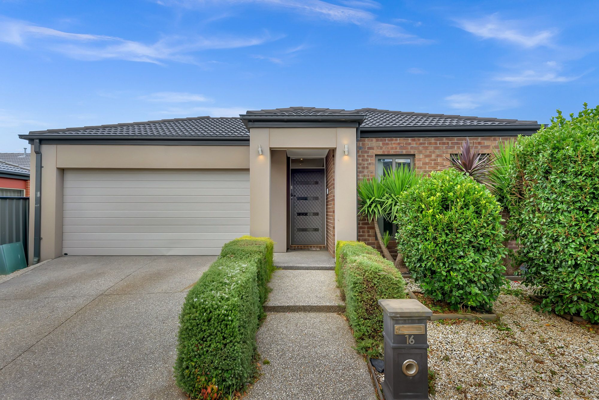 16 Dixon Creek Drive, South Morang, VIC 3752