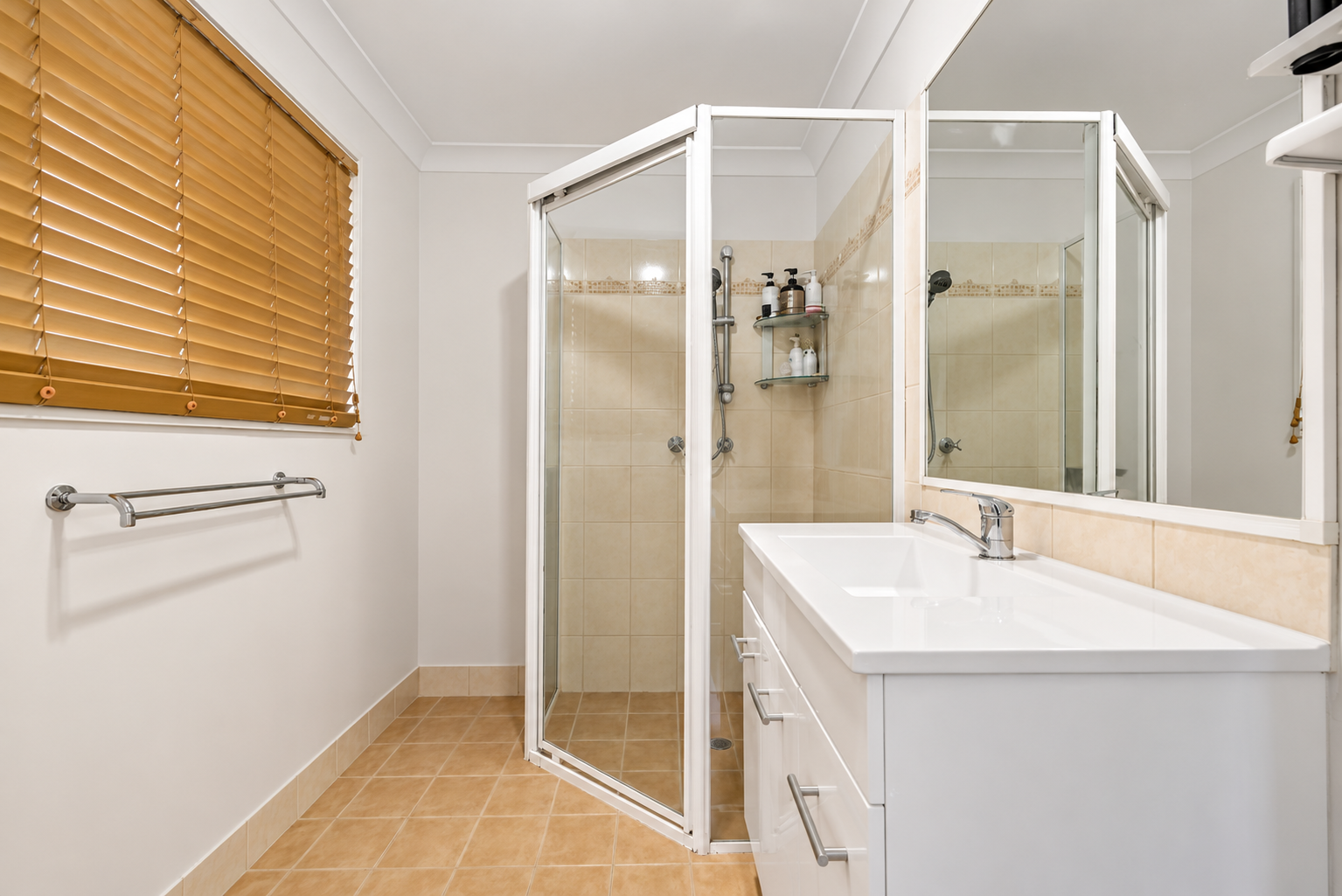 16 Voltaire Street — photo 7 of 15