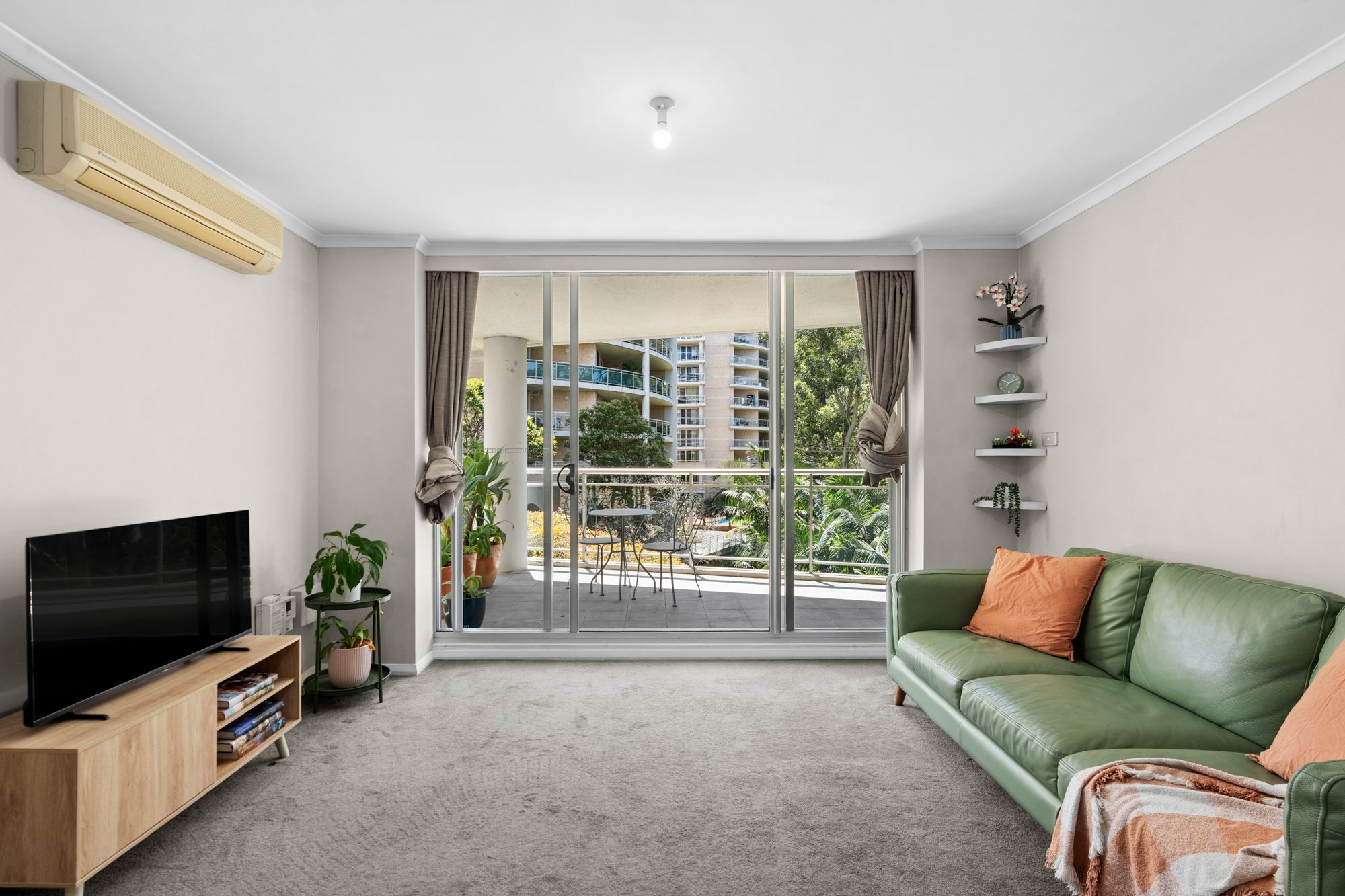 215/80 John Whiteway Drive, Gosford, NSW 2250