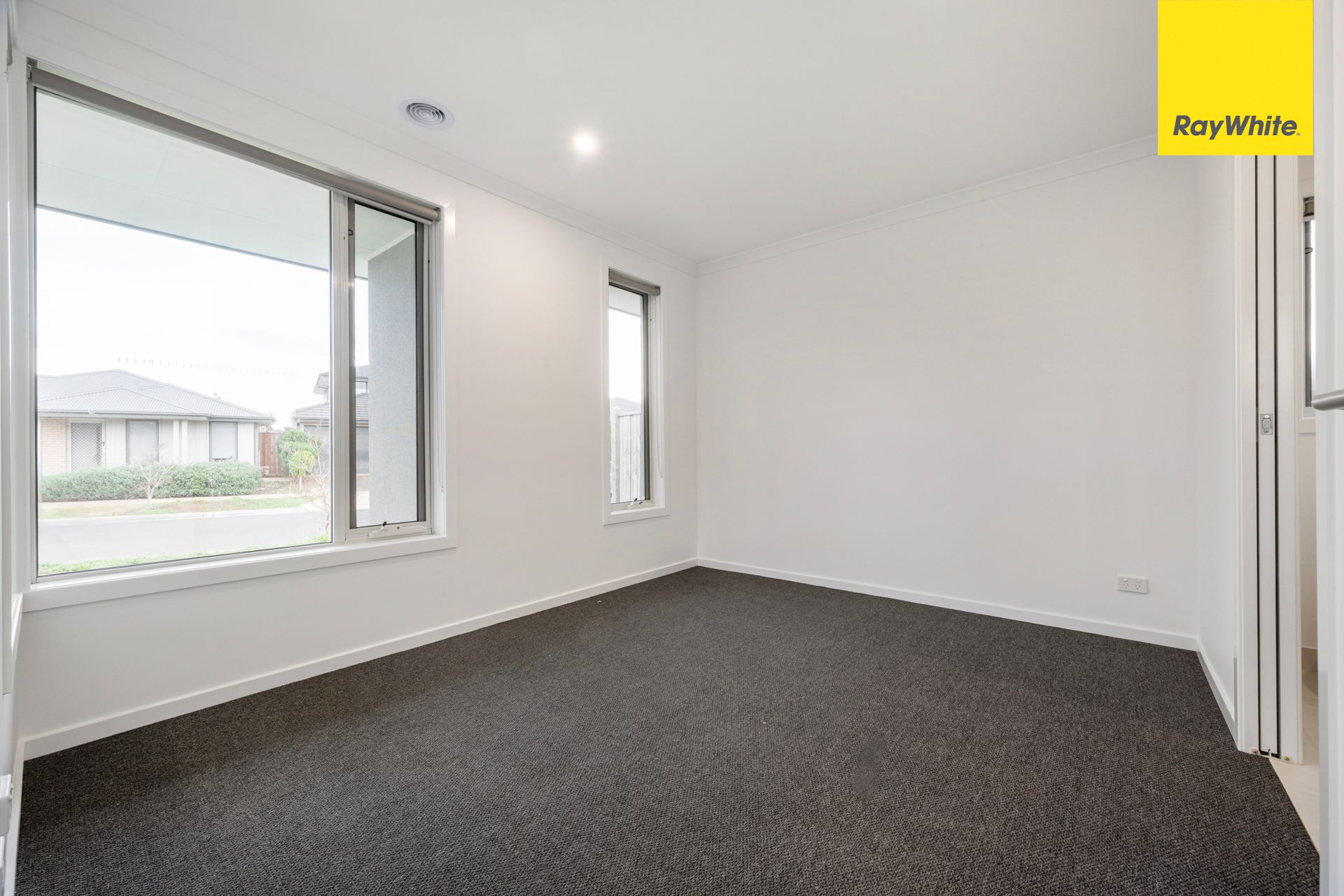 6 Ravine Place, THORNHILL PARK, VIC 3335