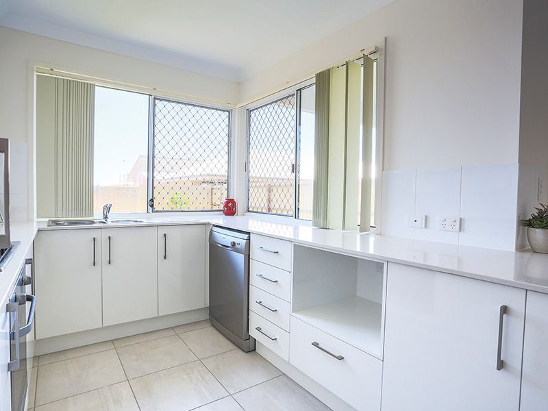 32 Larcom Crescent, Redbank Plains, QLD 4301