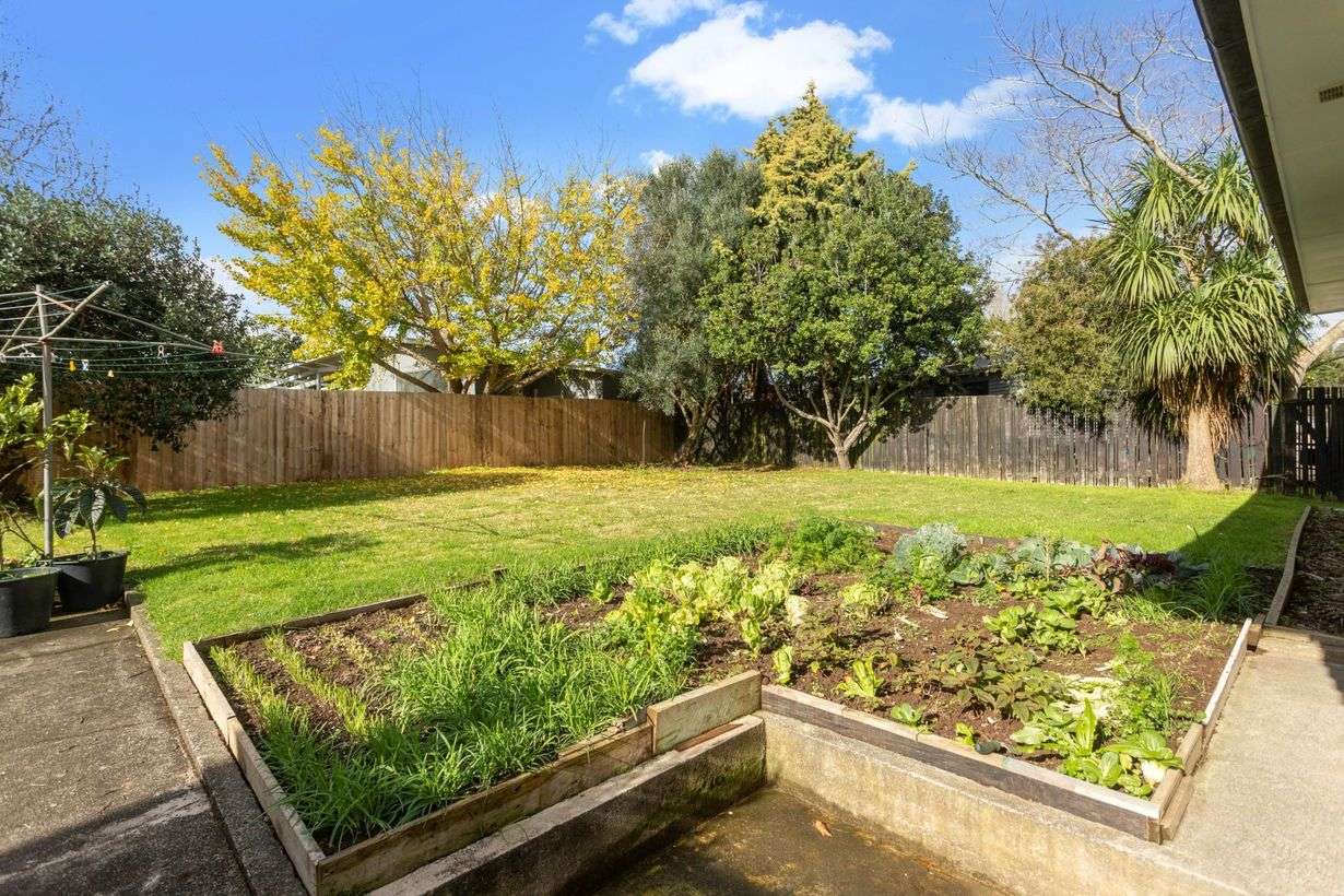 10 Hobart Crescent photo 7