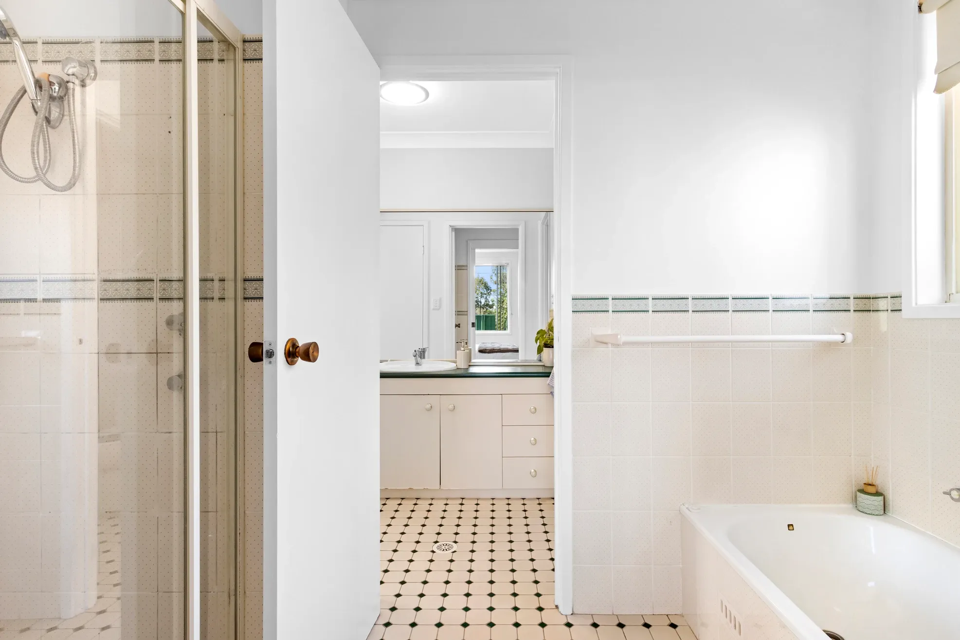 39 Manorhouse Boulevard — photo 6 of 11