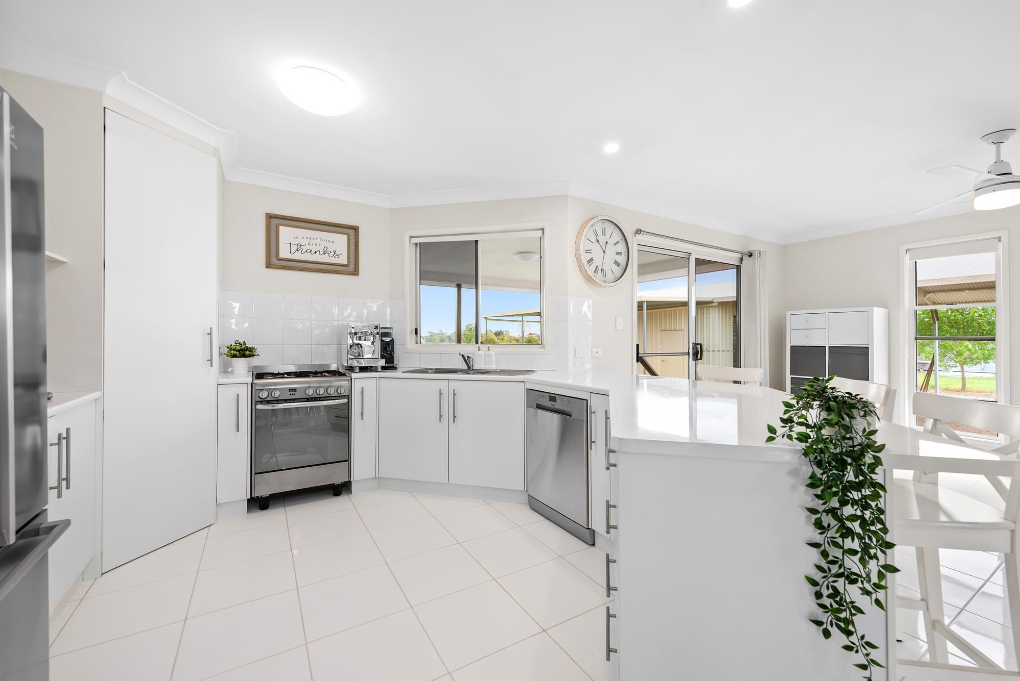 21 James Cook Drive — photo 6 of 17