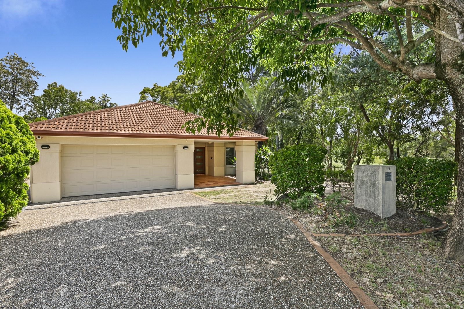 16 Waterwood Court, Arundel QLD 4214