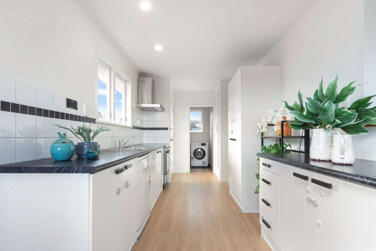 10 Hobart Crescent photo 1