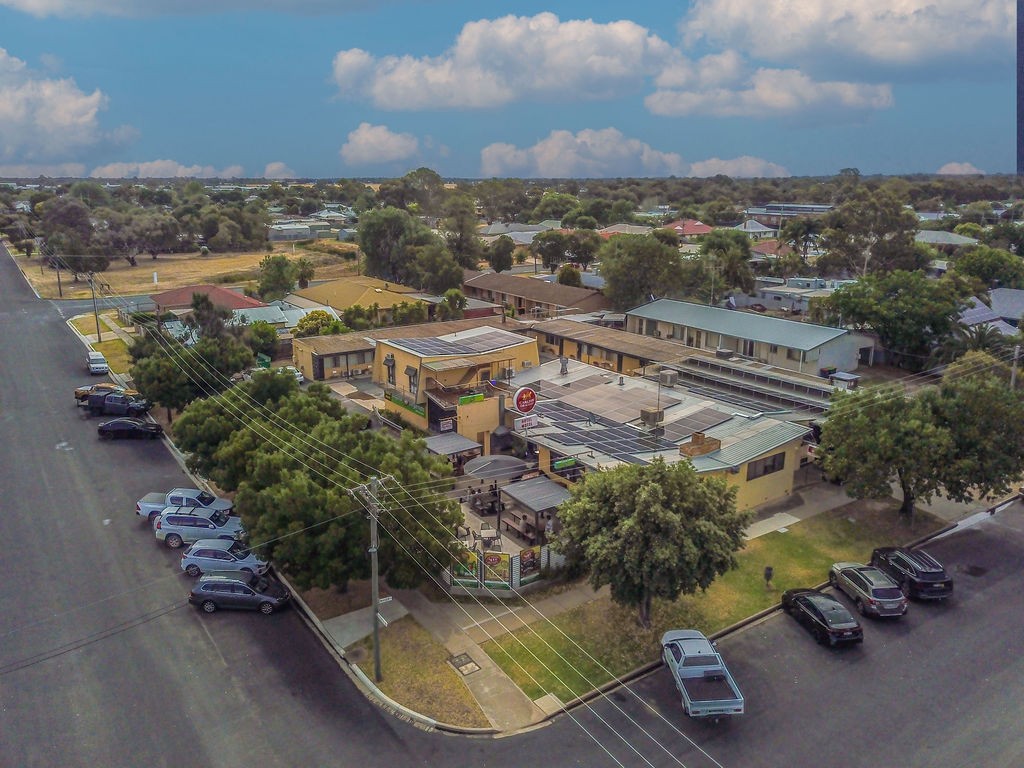'White Lion Hotel' - 53-57 Russell Street, Deniliquin, NSW 2710