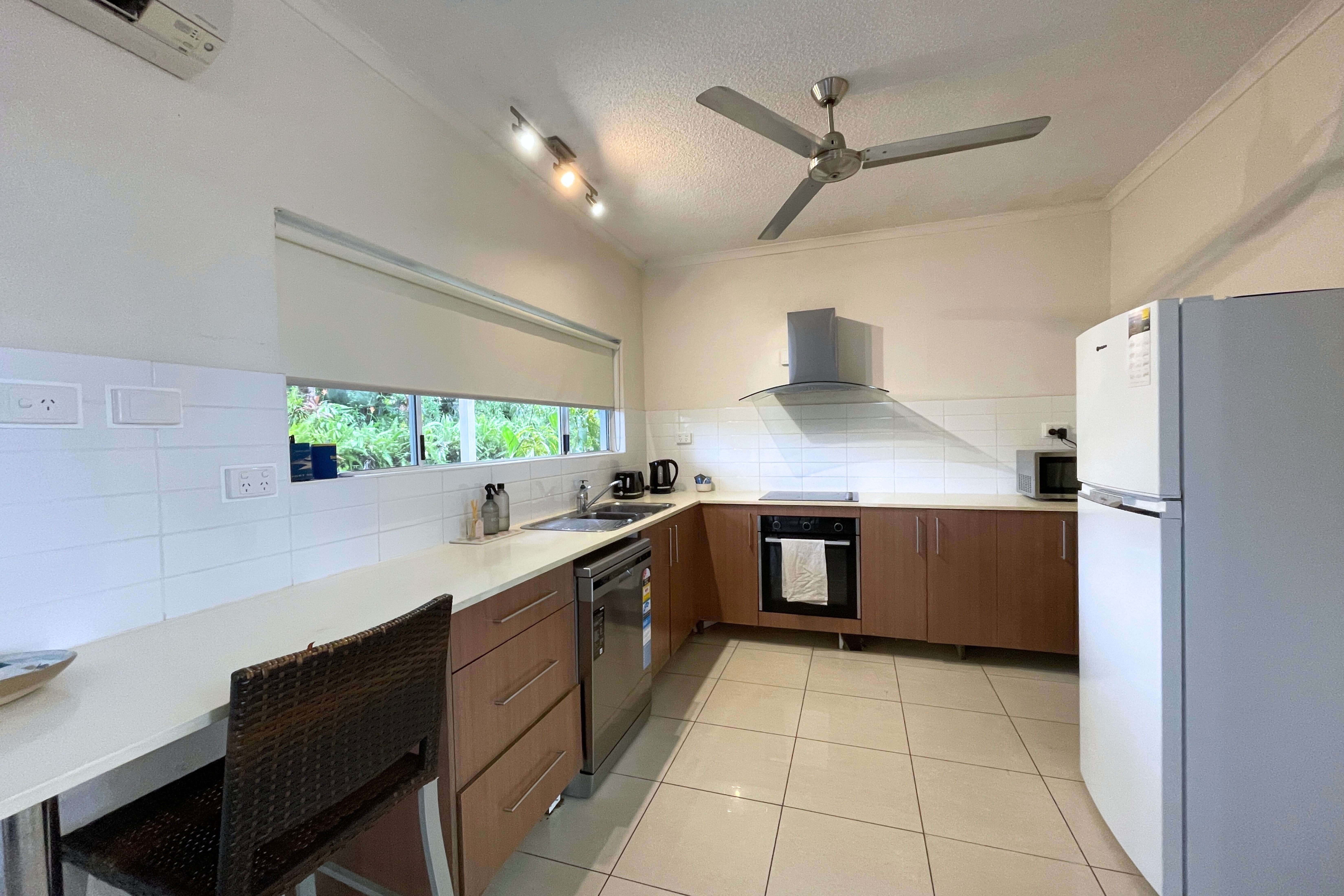 2/121-137 Port Douglas Road — photo 8 of 10
