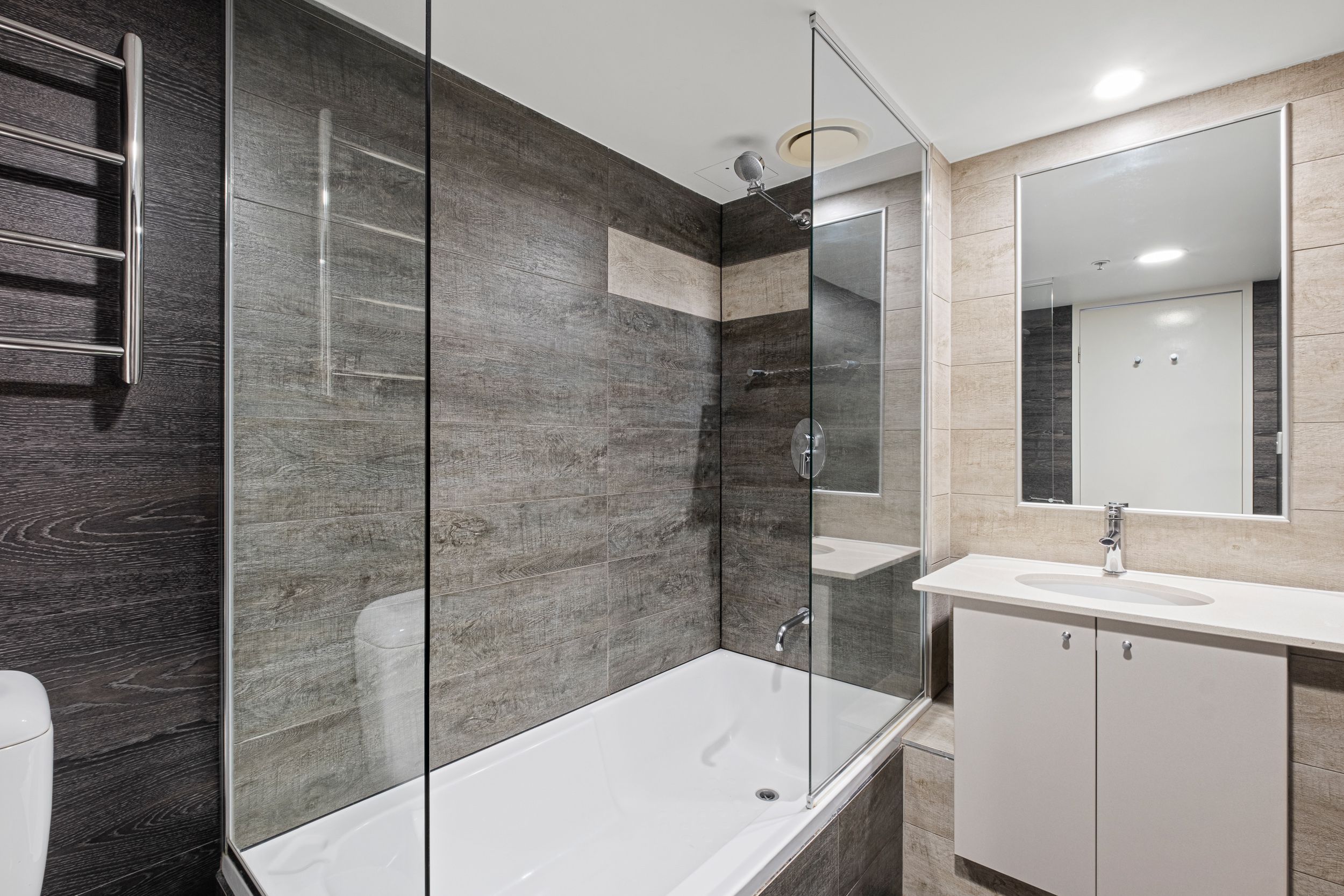 2907/95 Charlotte Street — photo 8 of 10