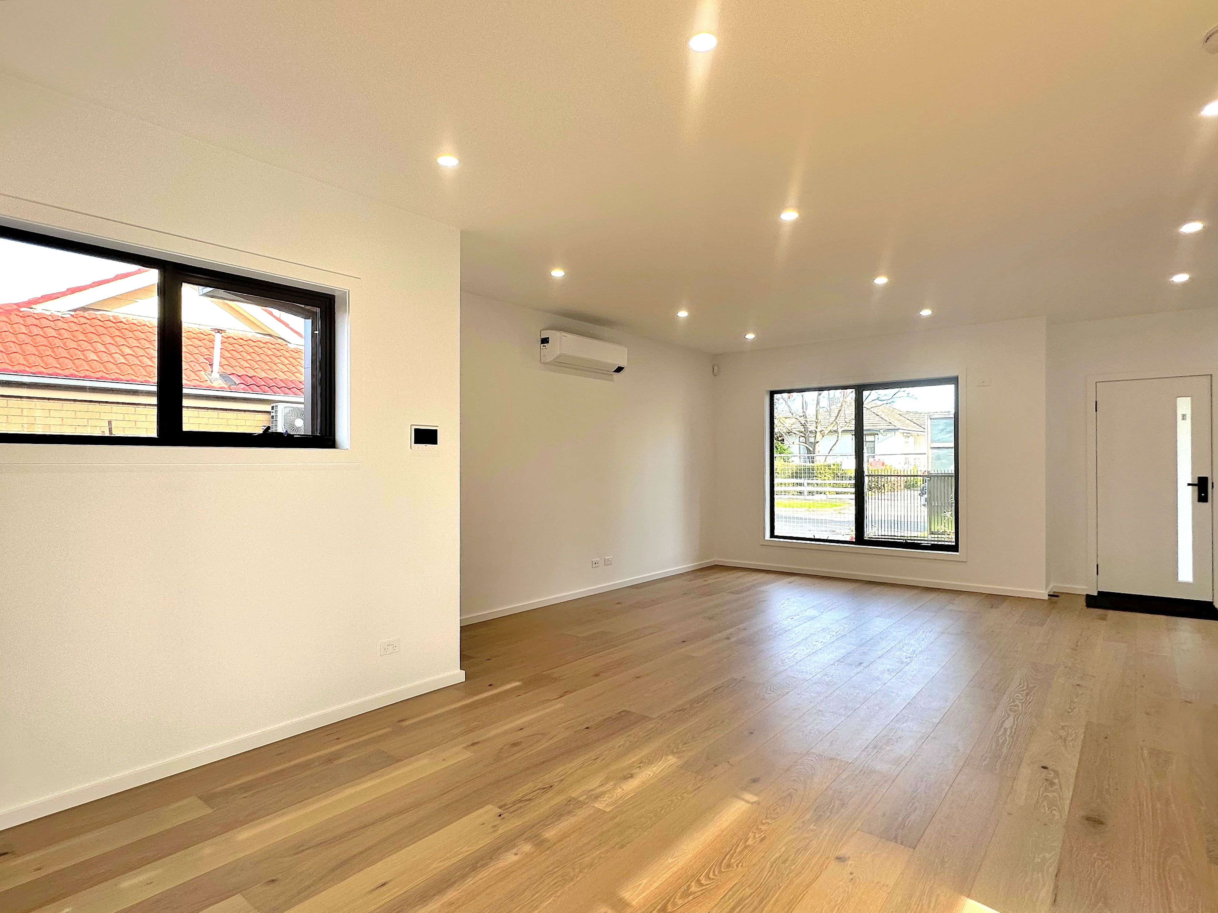 1/40 Eisenhower Street — photo 5 of 12