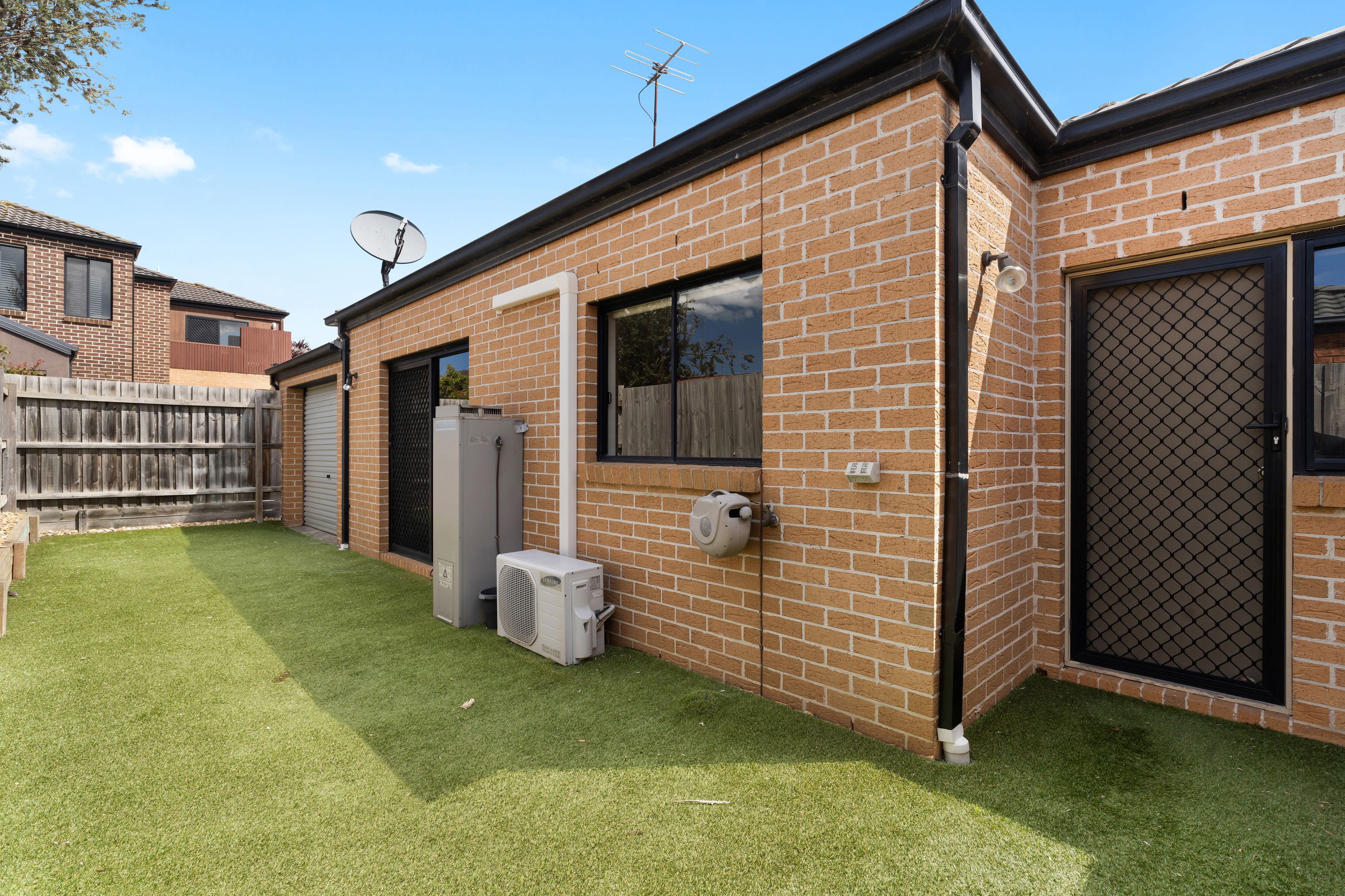 3/8 Mina Court — photo 10 of 17