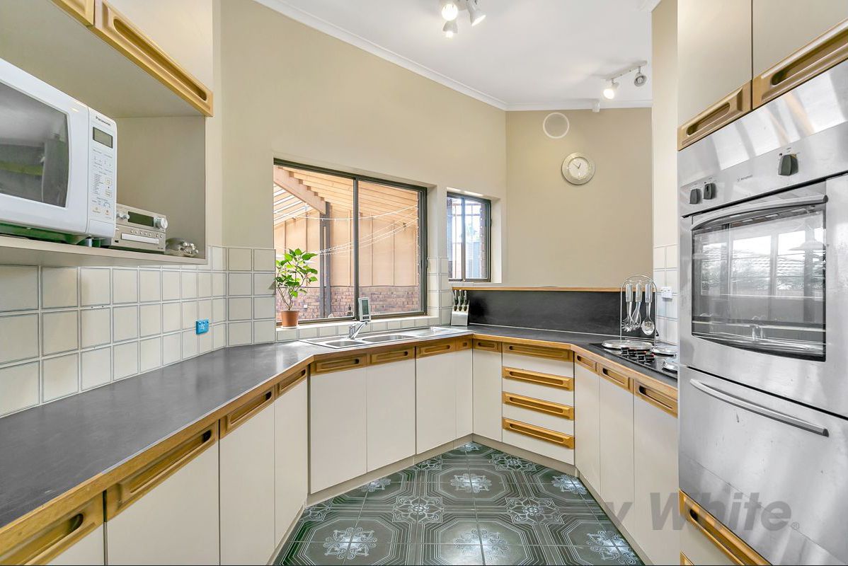 8 Kurrambi Crescent, Hallett Cove, SA 5158