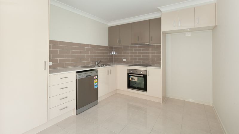 2/7 Wattlebird Court, Redbank Plains, QLD 4301