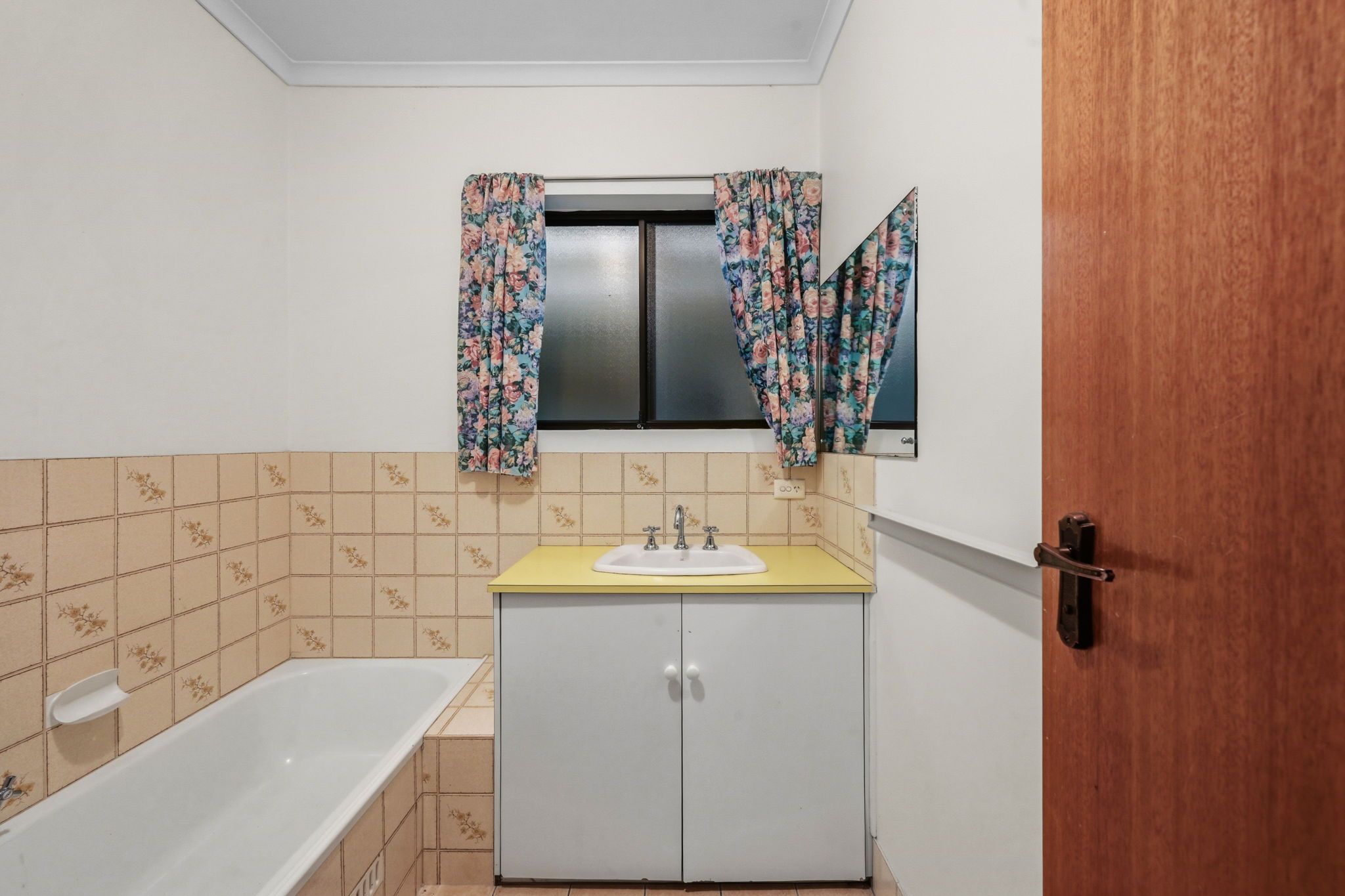 2/2 Anglers Court — photo 14 of 23