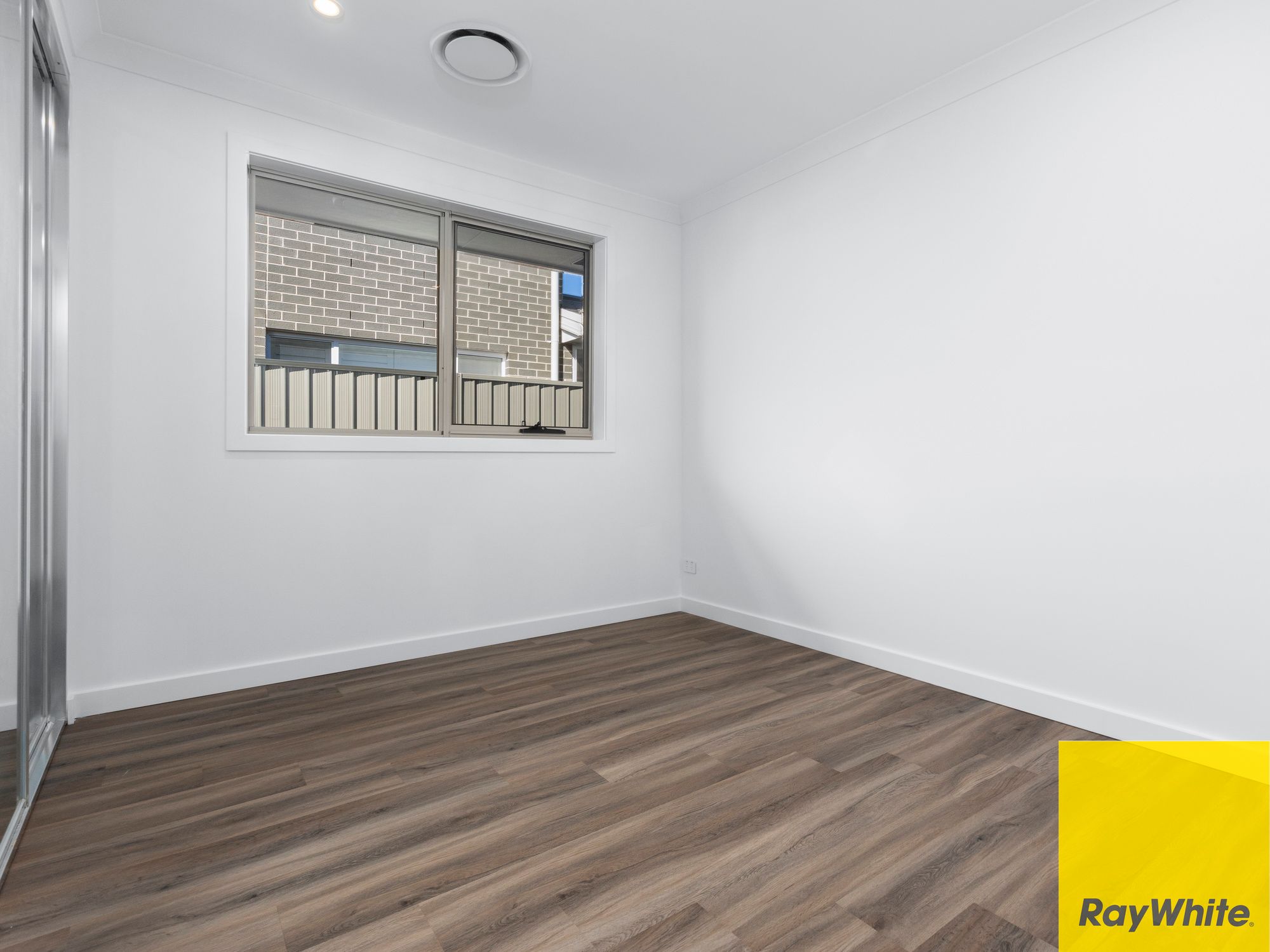 12 Paling Street — photo 8 of 10