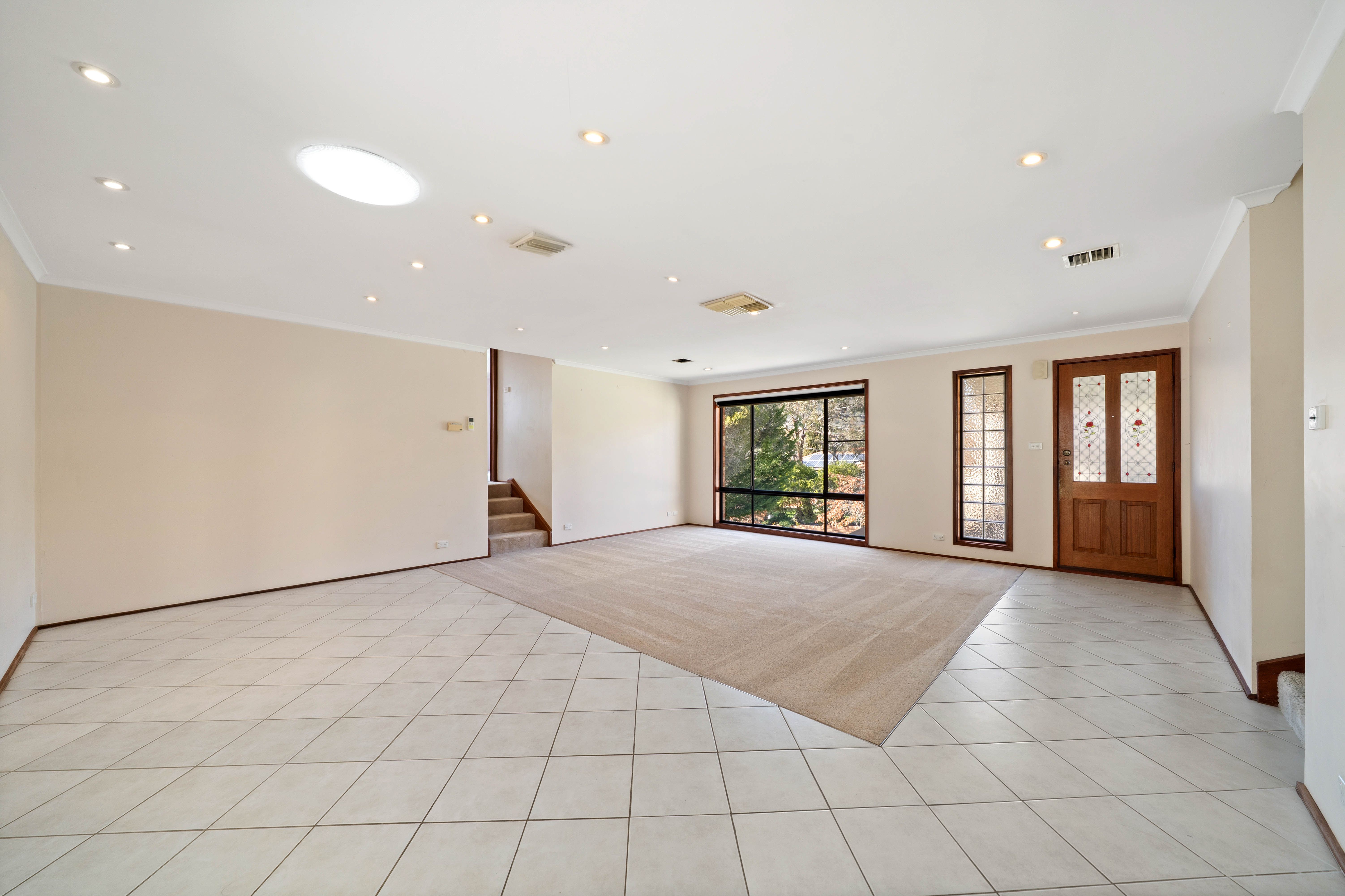 60 Vonwiller Crescent — photo 4 of 25