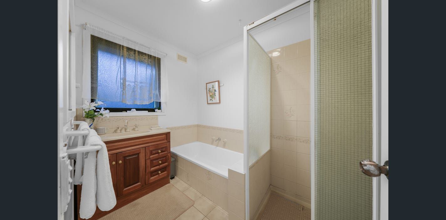 49 Valewood Drive — photo 5 of 11