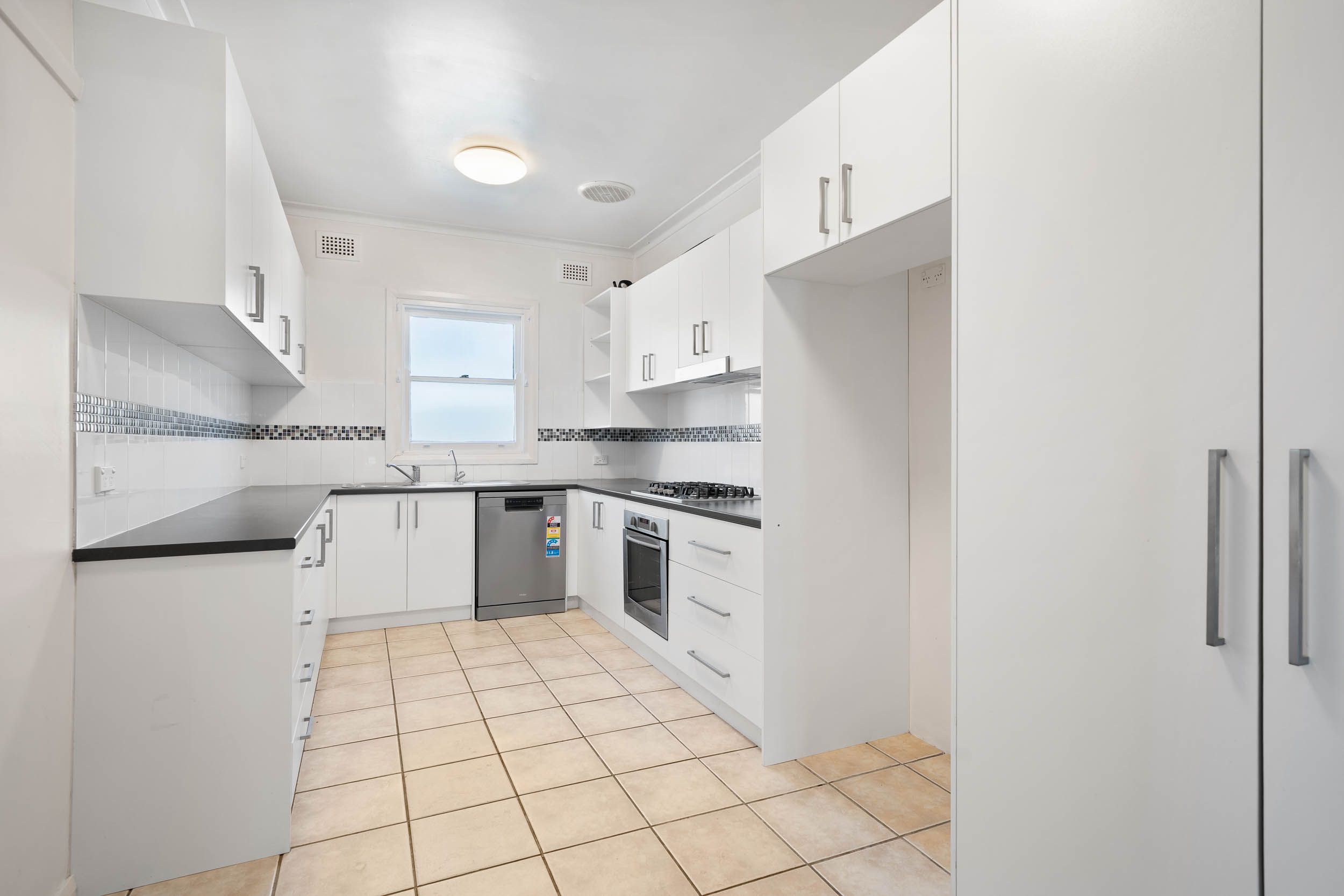22 Elizabeth Street — photo 3 of 8