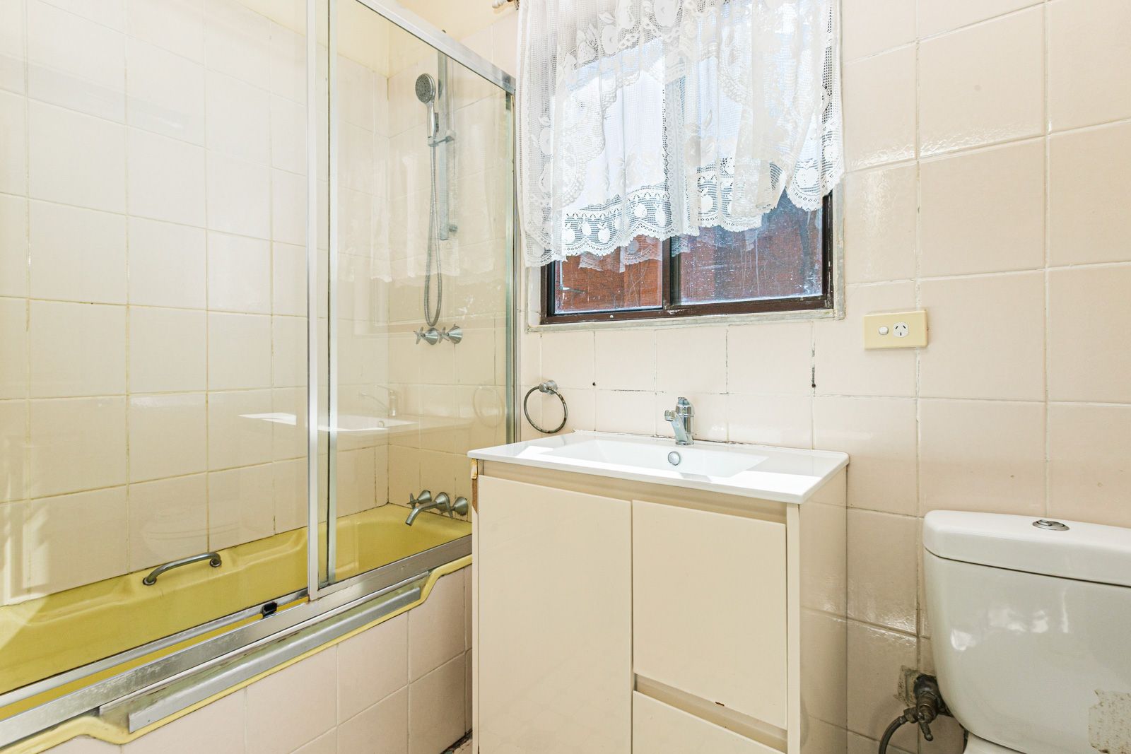 33 Coveny Street — photo 4 of 8