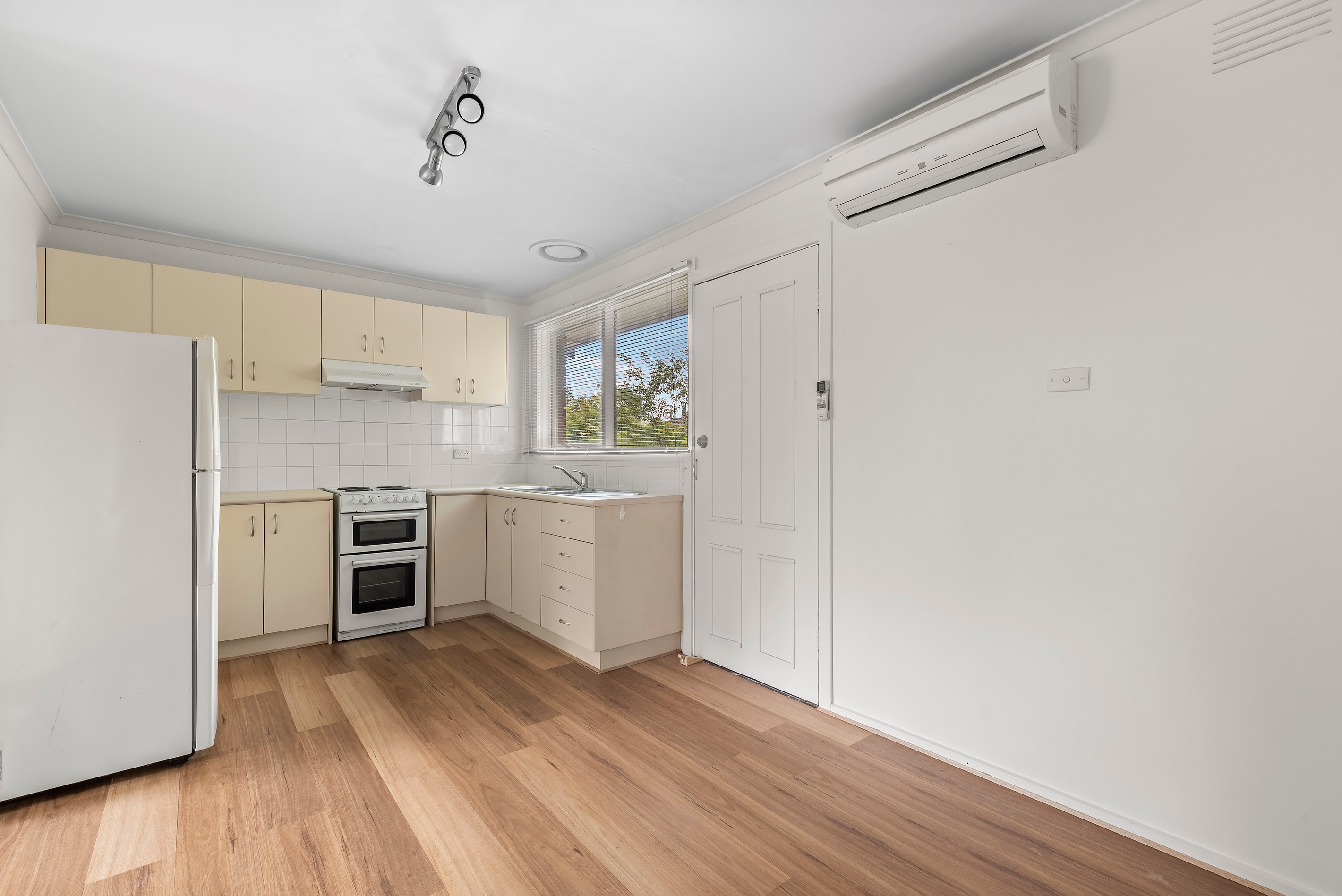 8/16-18 Landale Avenue, Croydon, VIC 3136