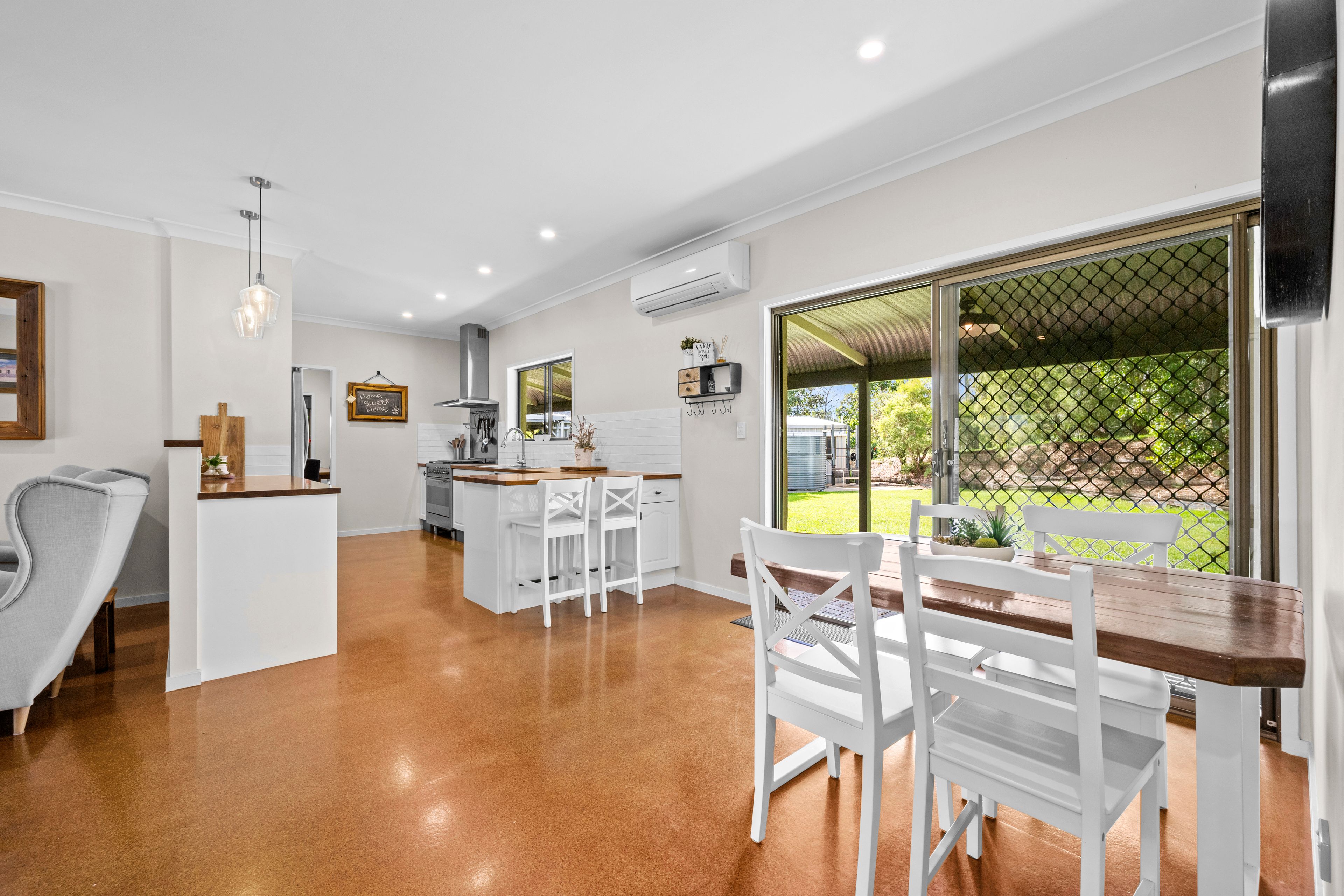 27 Westbourne Drive — photo 5 of 30
