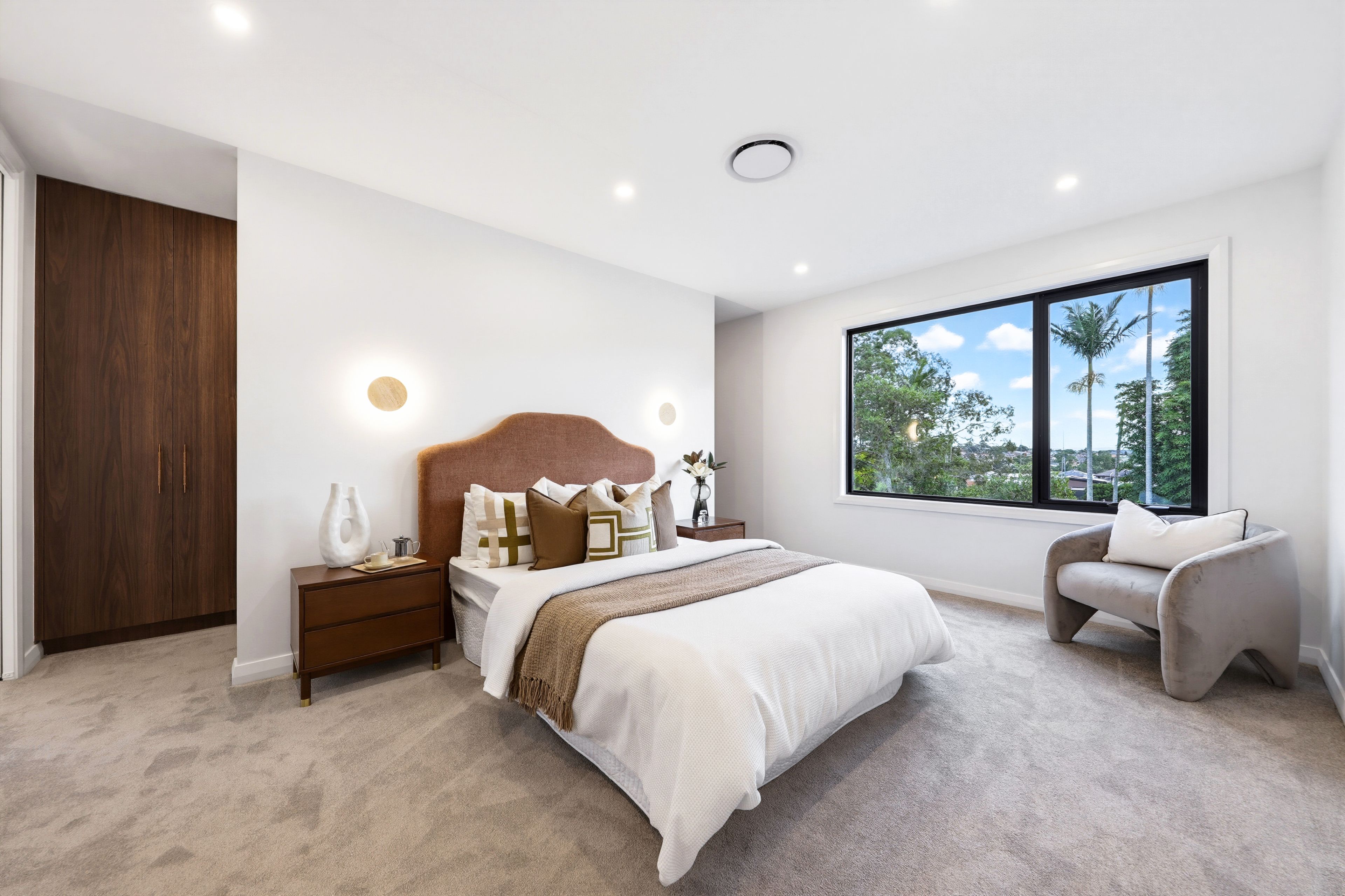 135 Carisbrook Street — photo 10 of 24